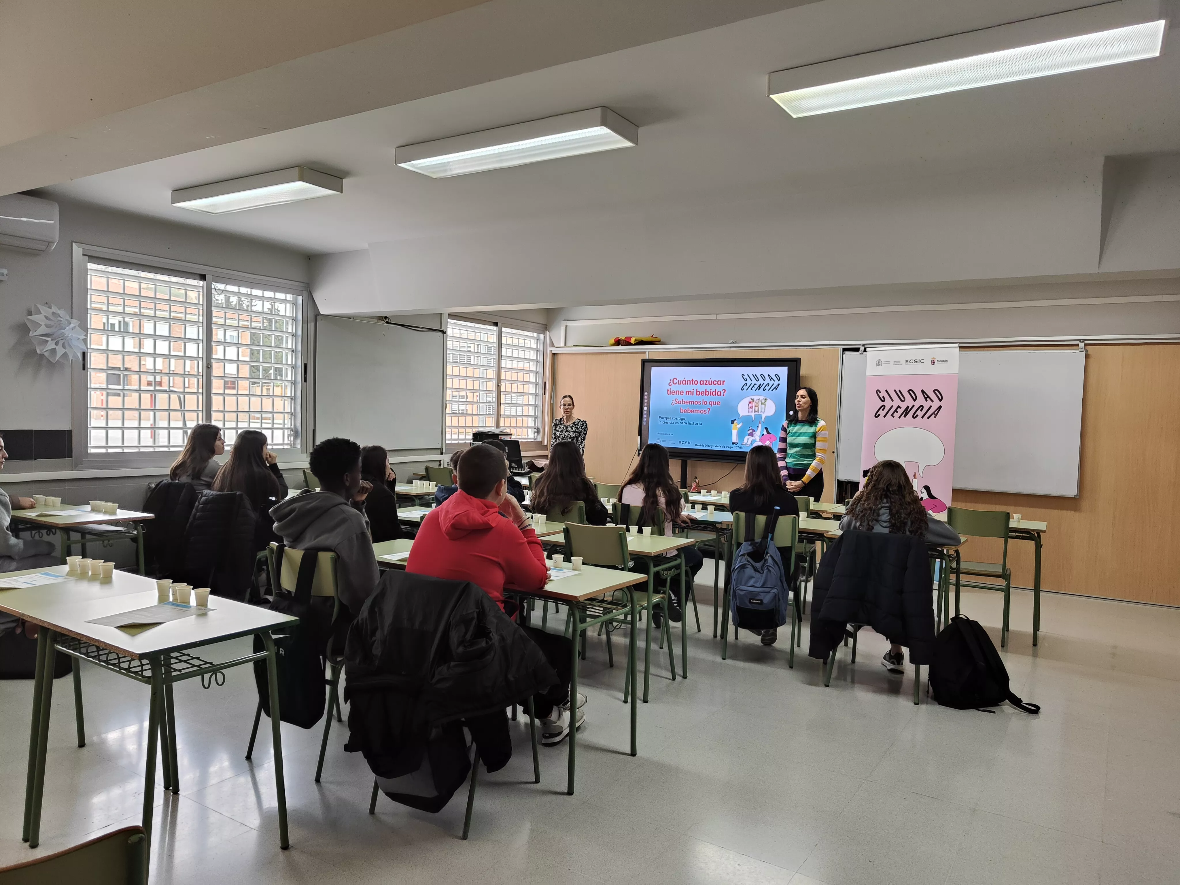 Monzón acoge un taller de Ciudad Ciencia sobre el consumo de bebidas azucaradas en jóvenes.