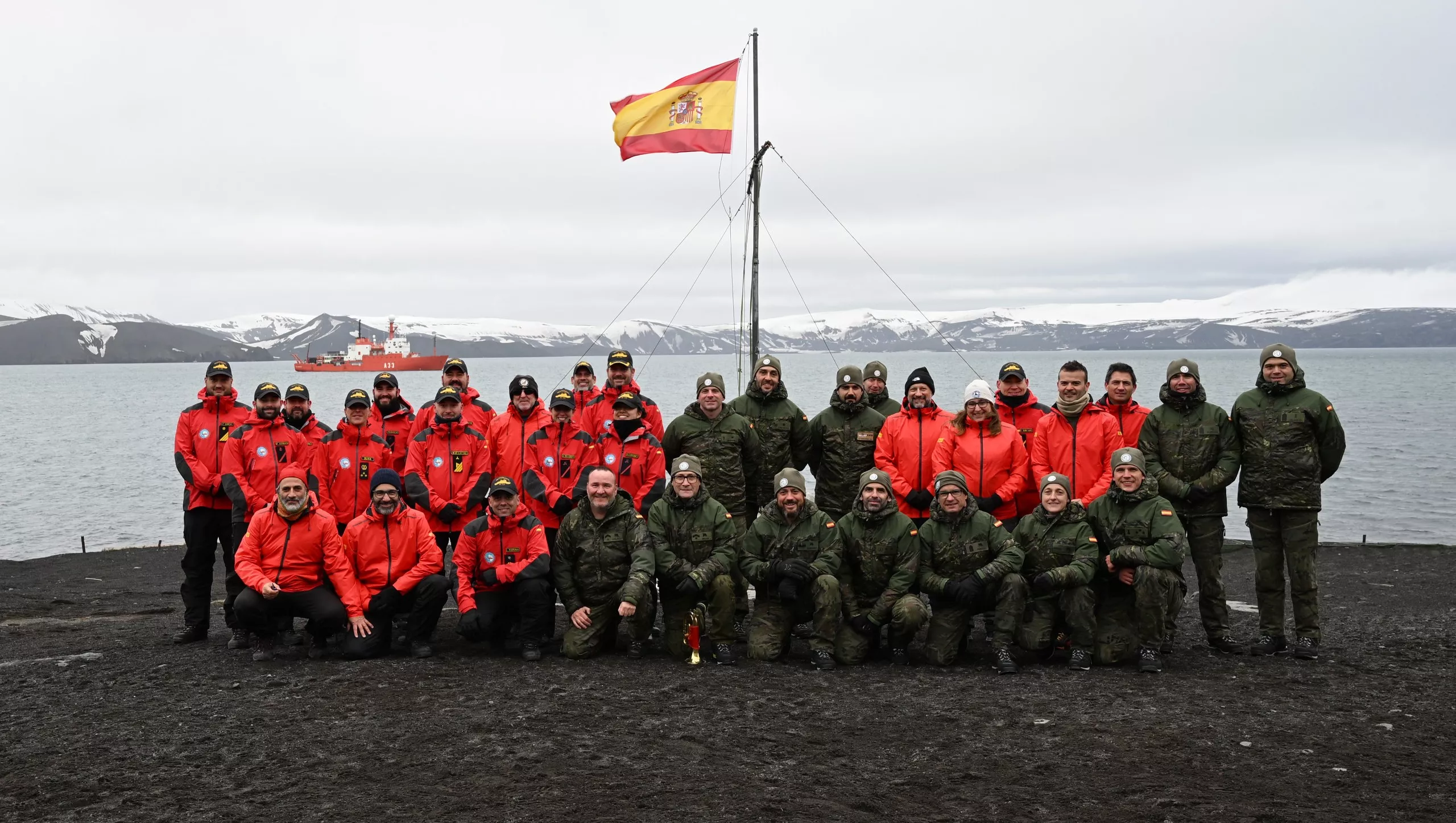 Miembros de la Campaña Antártica Española comandada por Javier Abizanda. Foto CAMPAÑA ANTÁRTICA