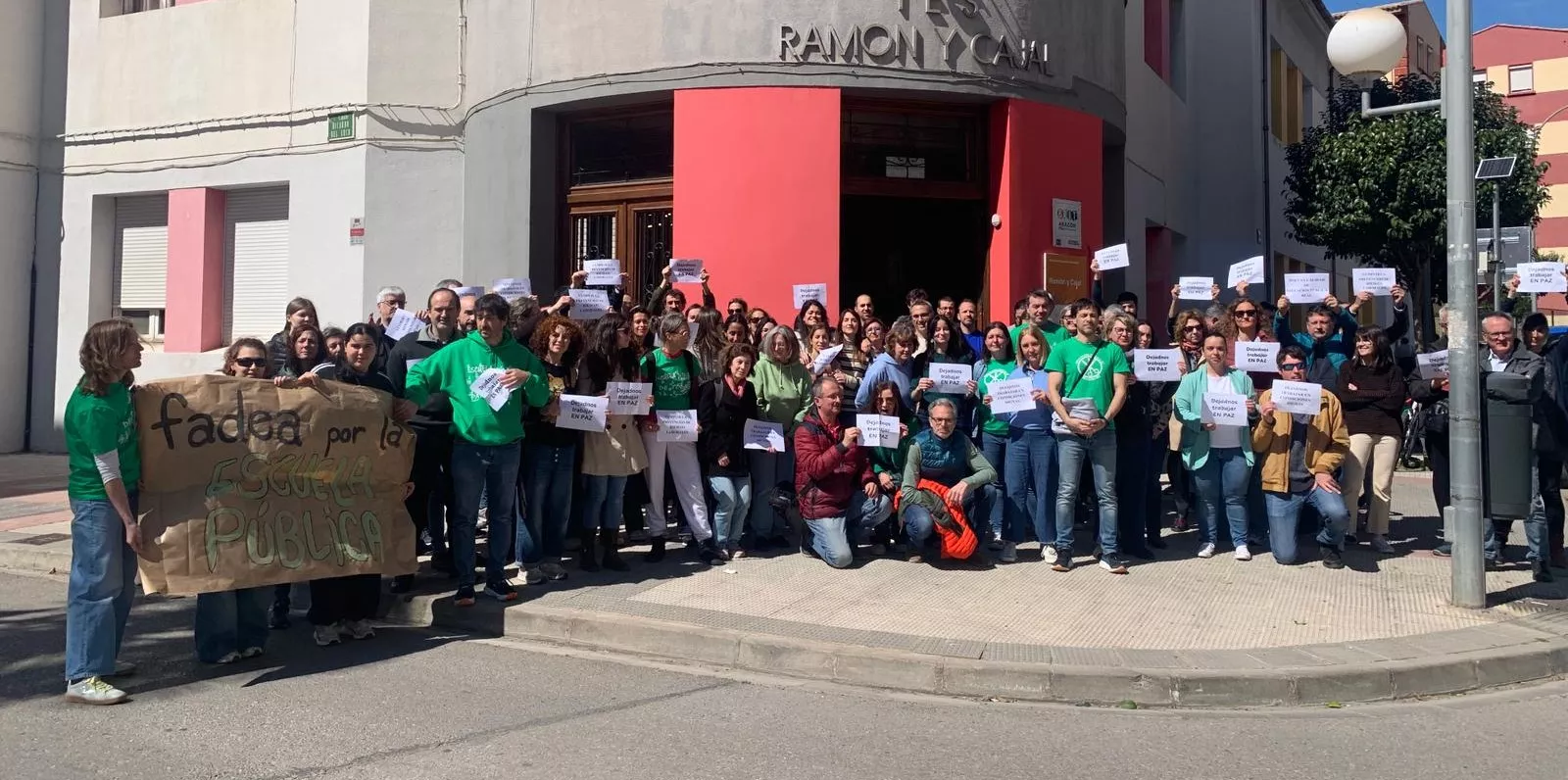 Concentración celebrada en el IES Ramón y Cajal este miércoles.