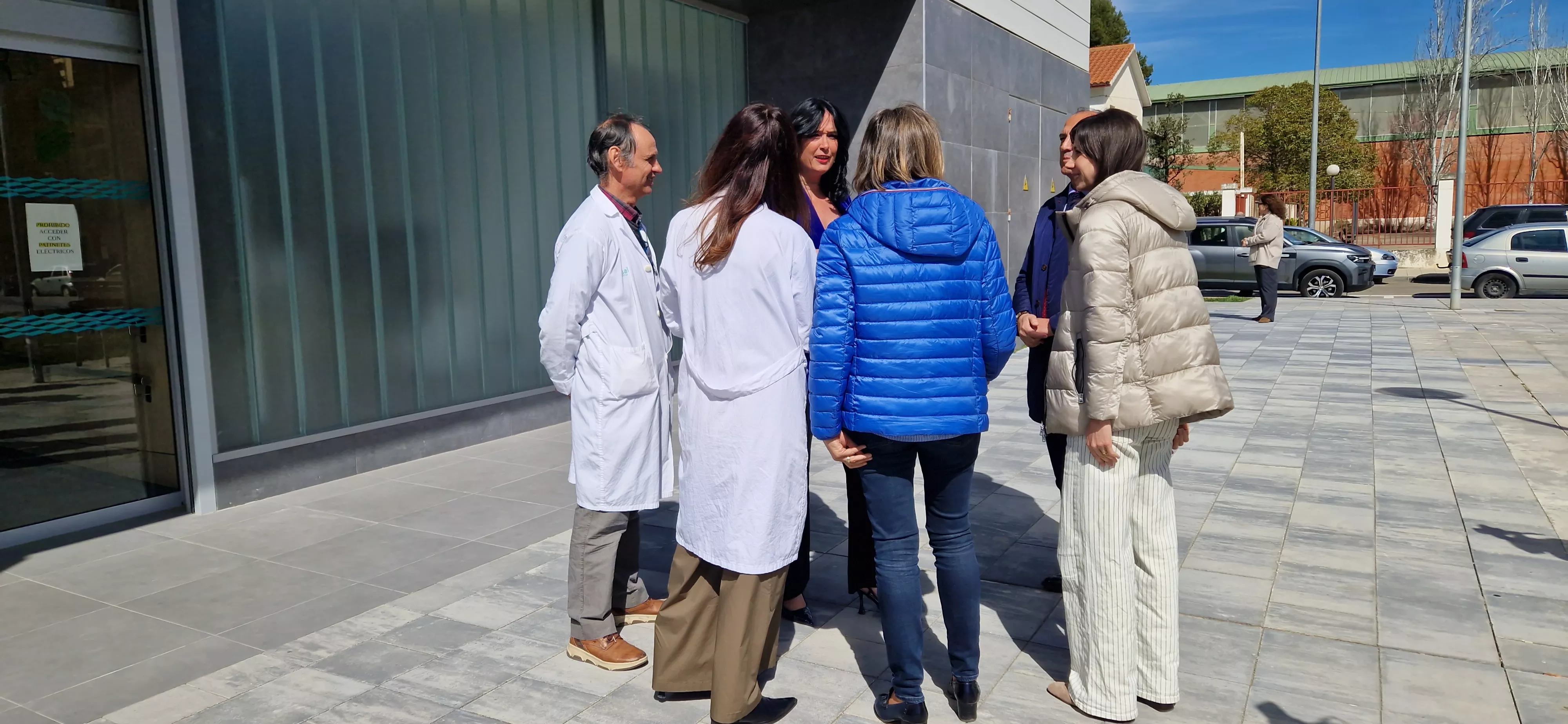Visita de Jorge Azcón al Centro de Salud Ramón y Cajal de Huesca. Foto Myriam Martínez