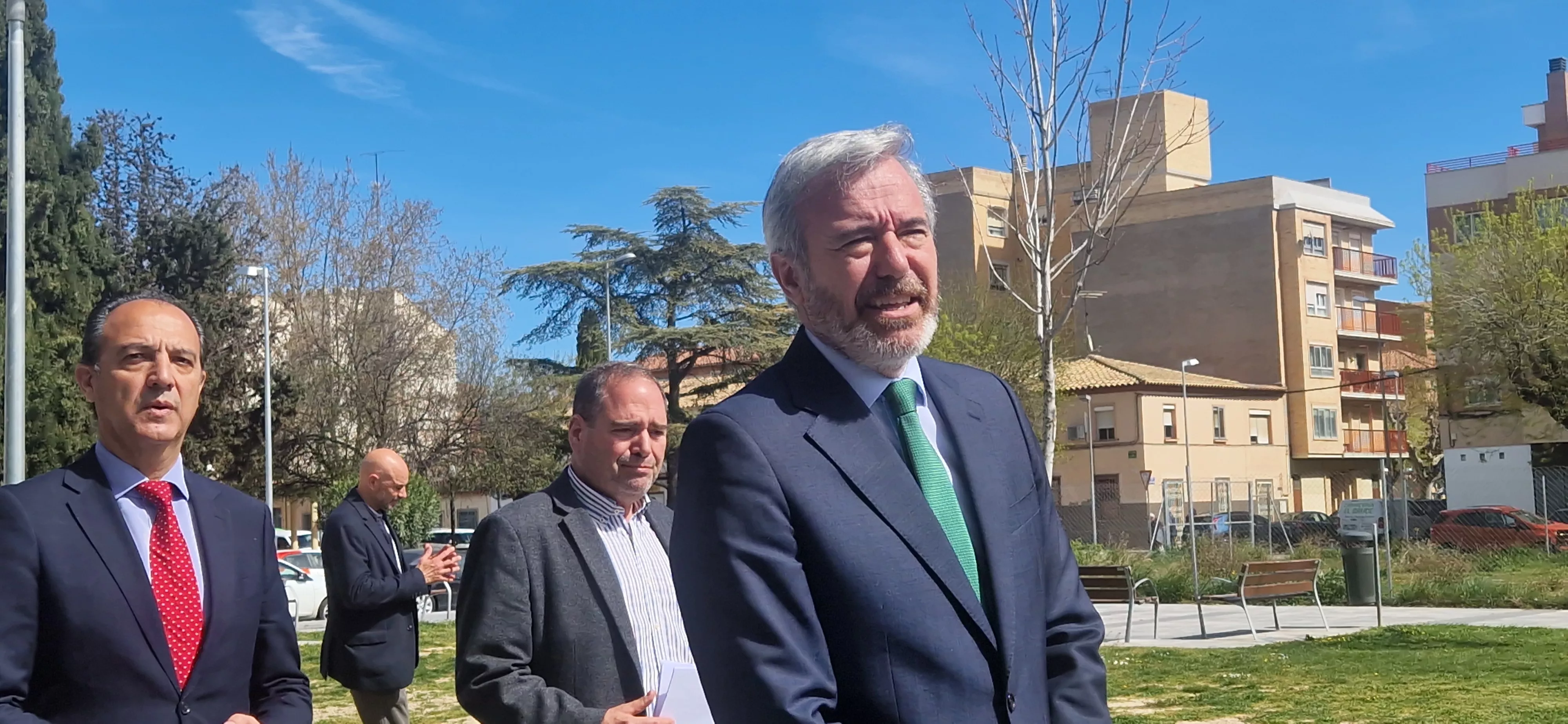 Visita de Jorge Azcón al Centro de Salud Ramón y Cajal de Huesca. Foto Myriam Martínez