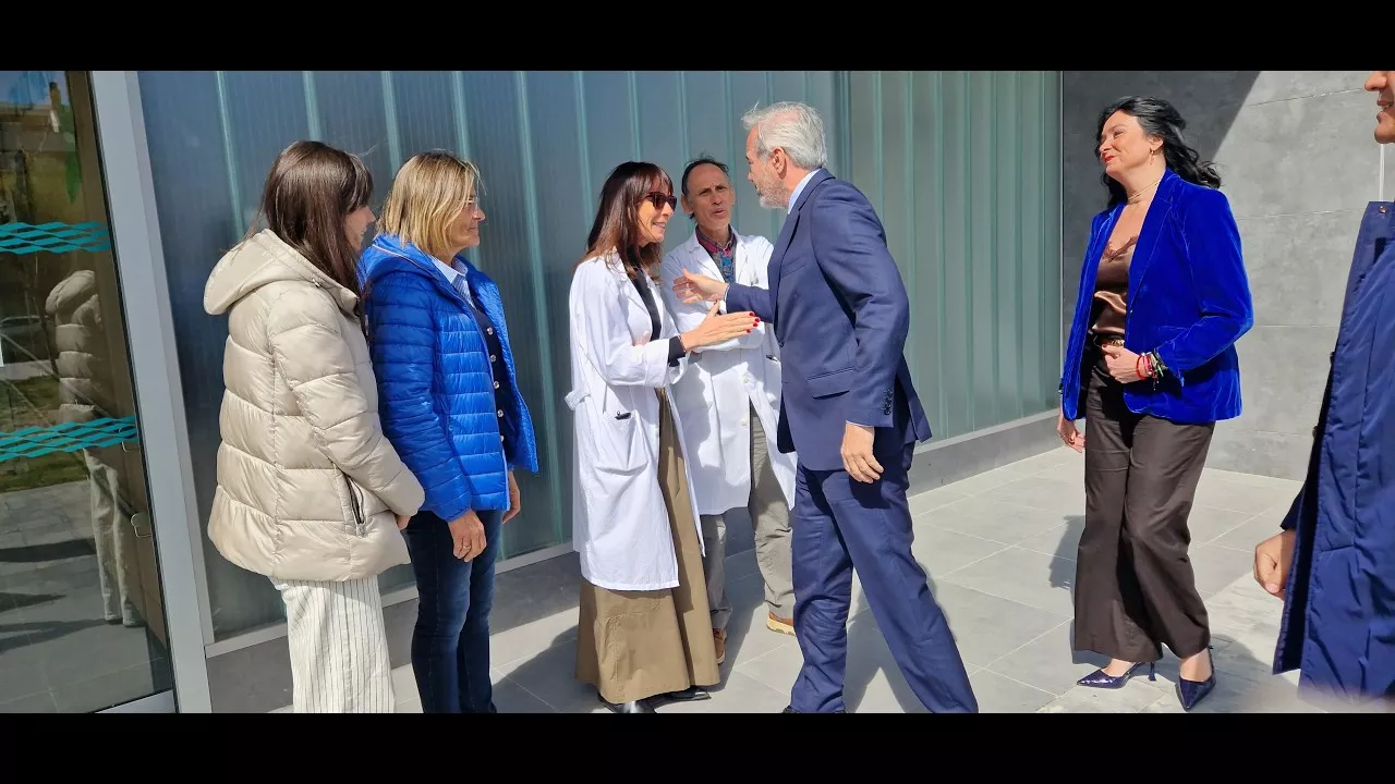 Azcón visita el Centro de Salud Ramón y Cajal de Huesca. Vídeo Myriam Martínez