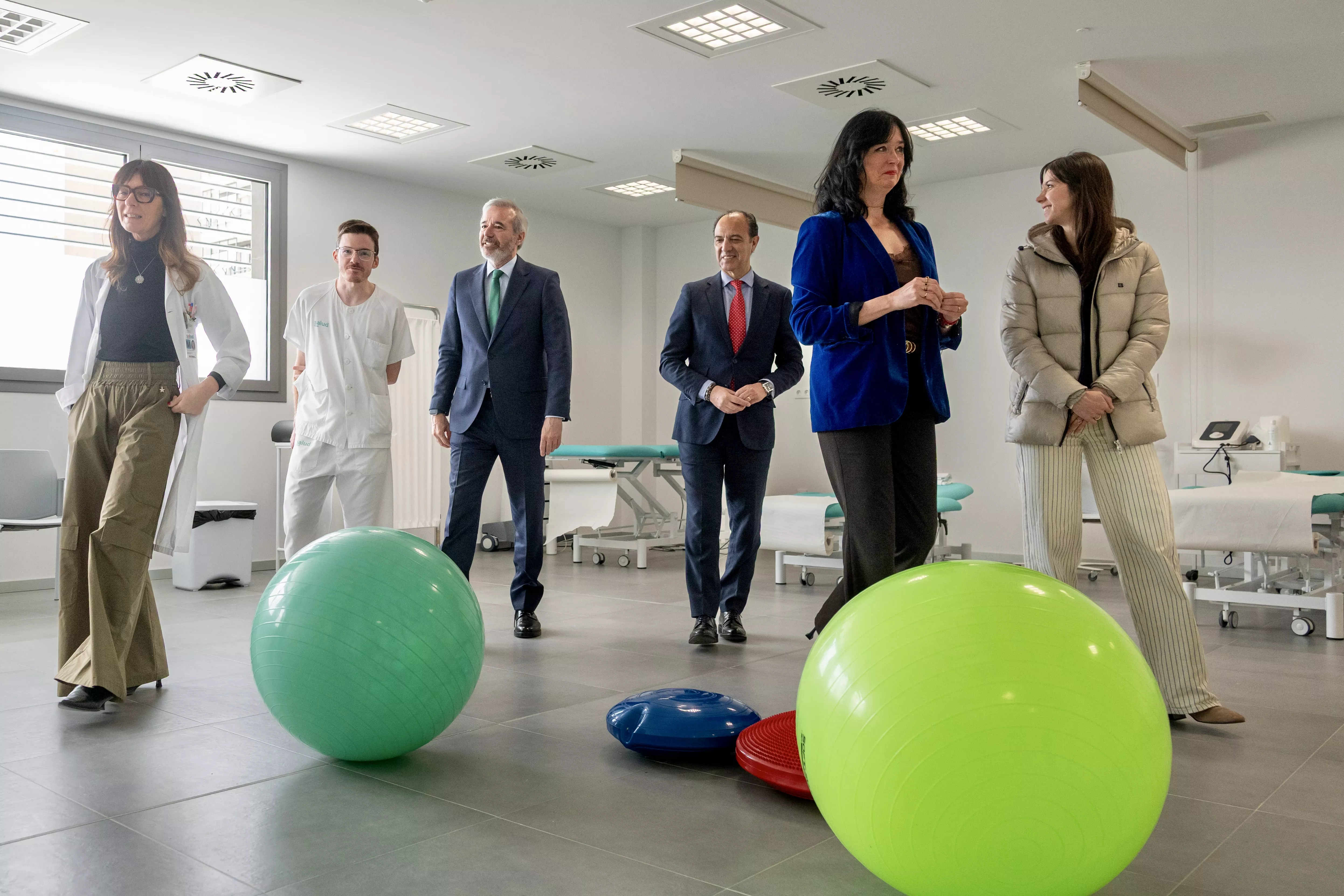 Visita de Jorge Azcón al Centro de Salud Ramón y Cajal de Huesca. 