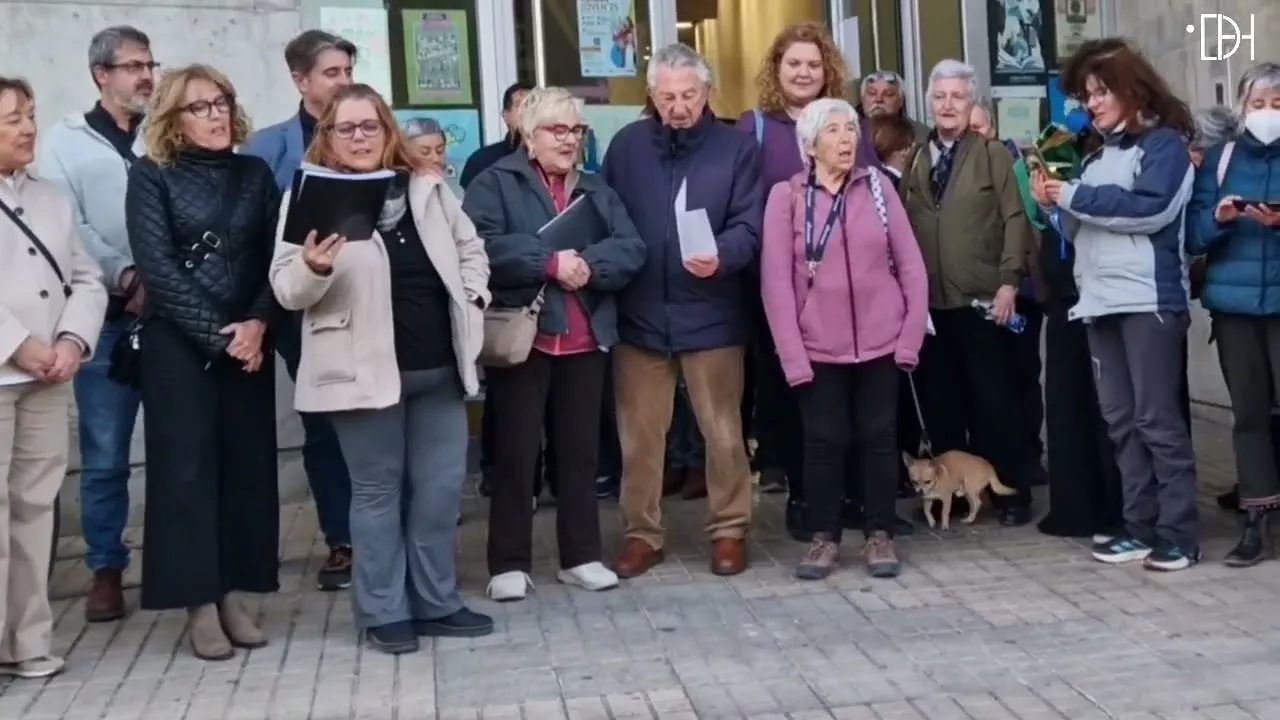 Nueva protesta por el cierre de la Biblioteca Ramón J Sender