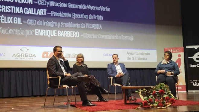 Enrique Barbero, Chus Verón, Félix Gil y Cristina Gallart en la mesa redonda de las Jornadas de Monegros Empresarial, Esic e Ibercaja Enrique Barbero, Chus Verón, Félix Gil y Cristina Gallart en la mesa redonda de las Jornadas de Monegros Empresarial, Esic e Ibercaja