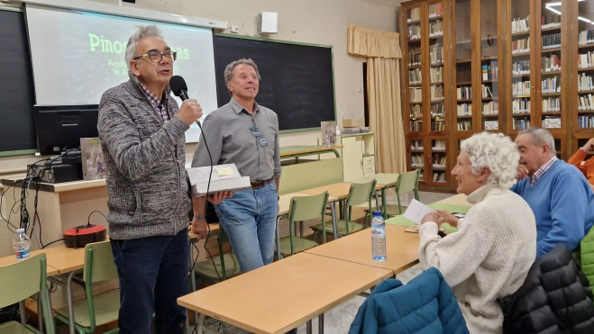 Charla impartida por Carlos Tarazona sobre su libro "Pinos y penas". Foto Myriam Martínez