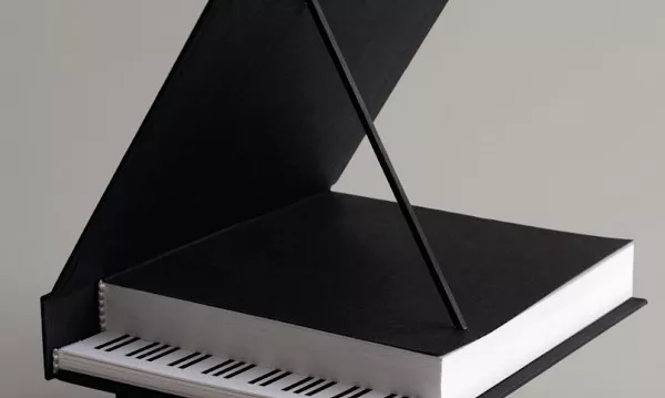 Un trampantojo para anunciar el Certamen Literario de Barbastro y Barbitania