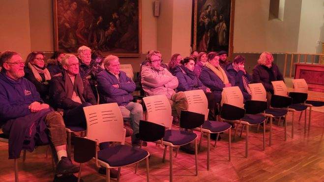 Público asistente a Santa María in Foris Público asistente a Santa María in Foris