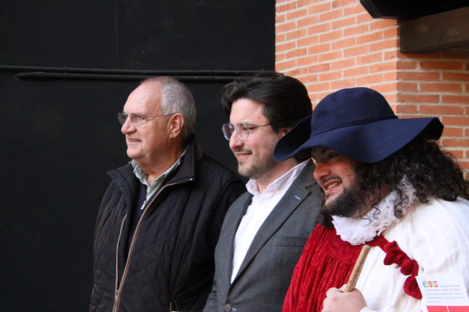 Promoción del Corral de Comedias de Robres en los vasos de café de Eboca. Foto Carlos Neofato