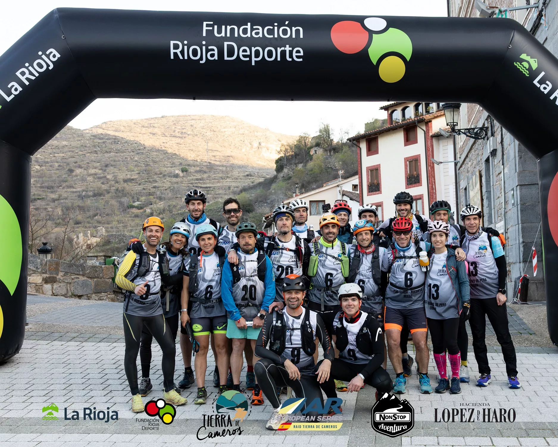 Los equipos de Peña Guara antes de tomar la salida