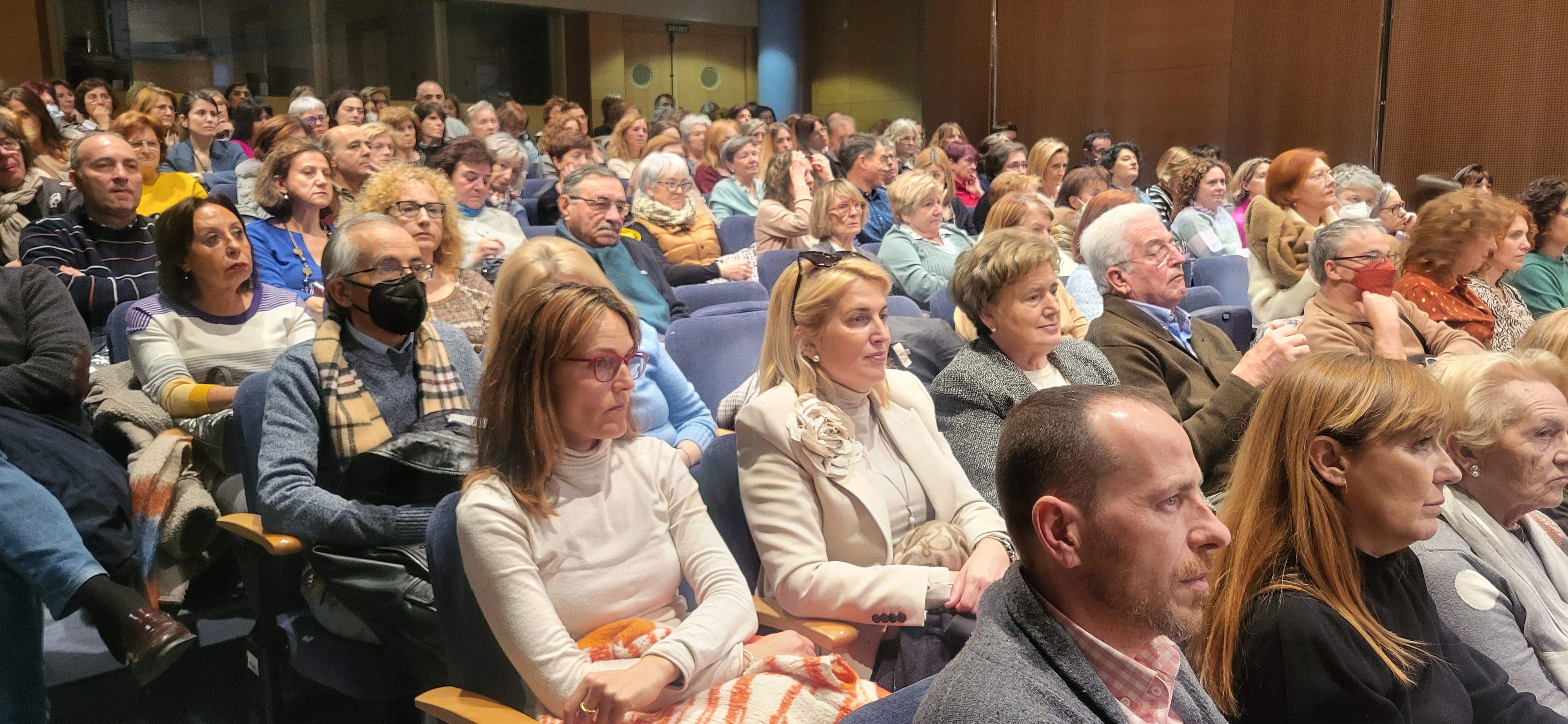 Público asistente a la conferencia de Laura Rojas-Marcos. Foto Myriam Martínez