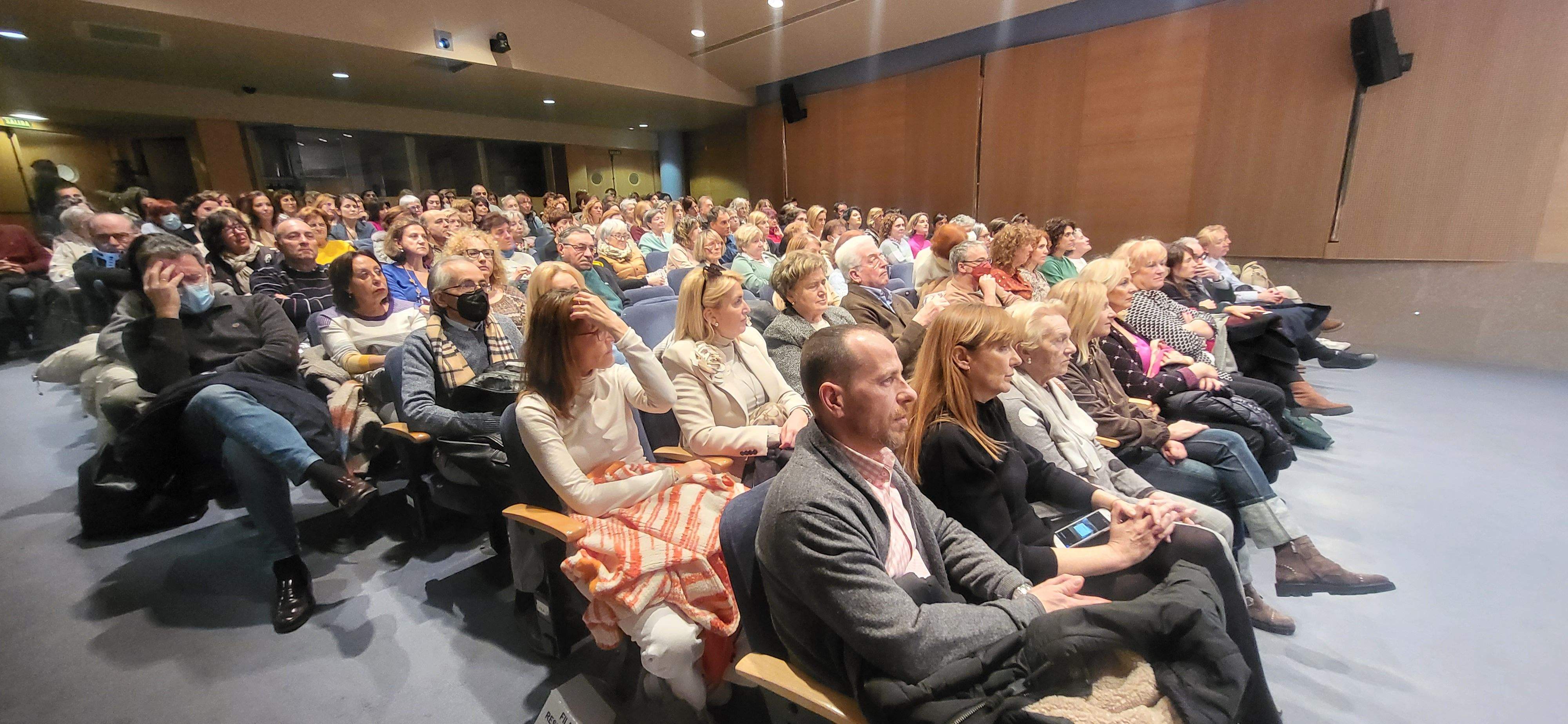 Público asistente a la conferencia de Laura Rojas-Marcos. Foto Myriam Martínez