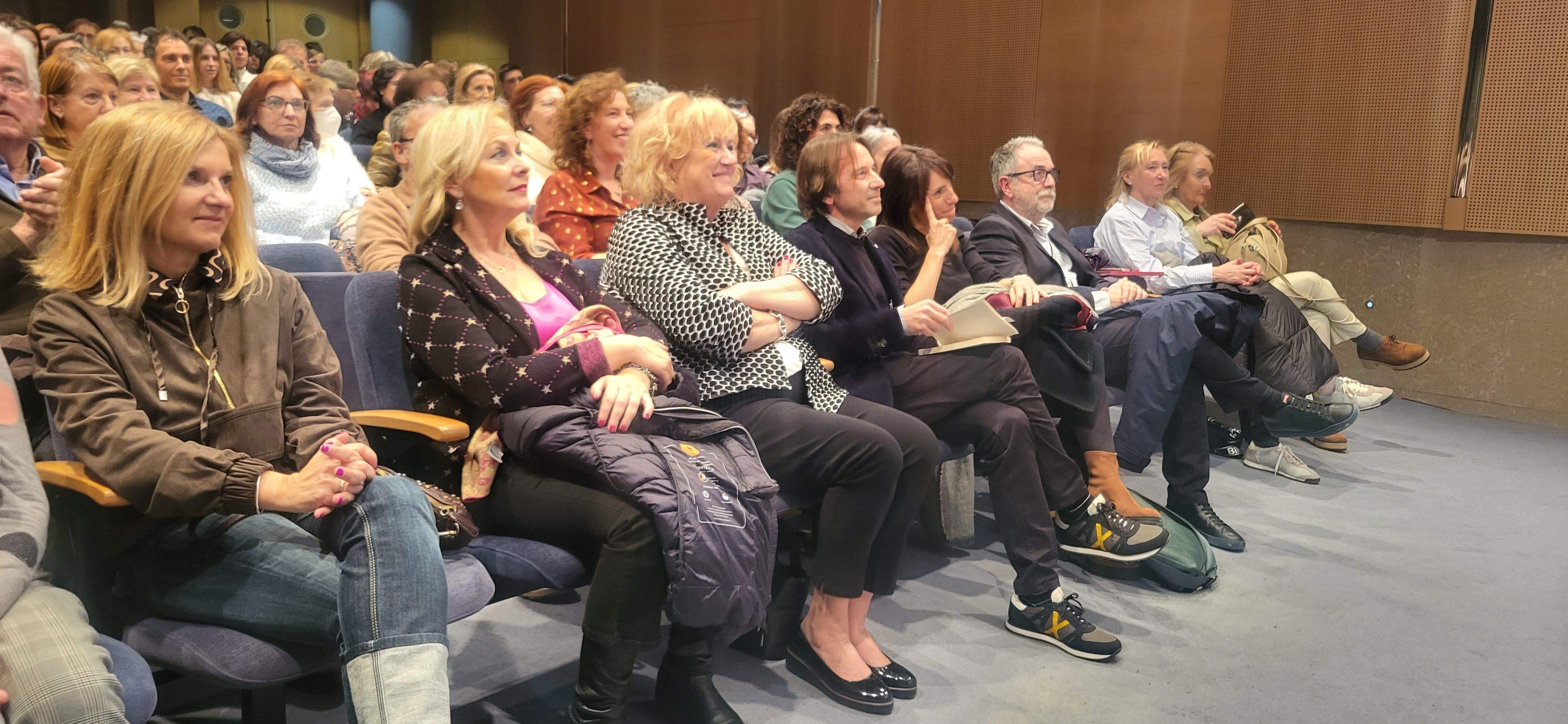 Primera fila con responsables de la AECC, el IAM y otras autoridades. Foto Myriam Martínez