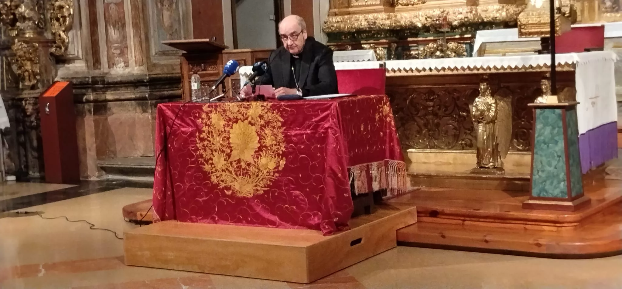 Padre Pedro Aguado en el pregón de la Semana Santa Oscense