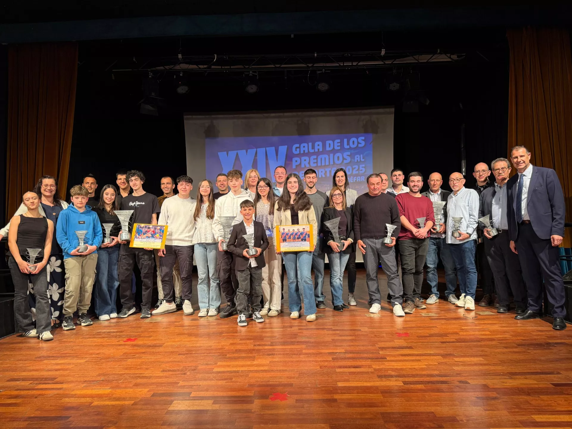 Foto de familia de los galardonados
