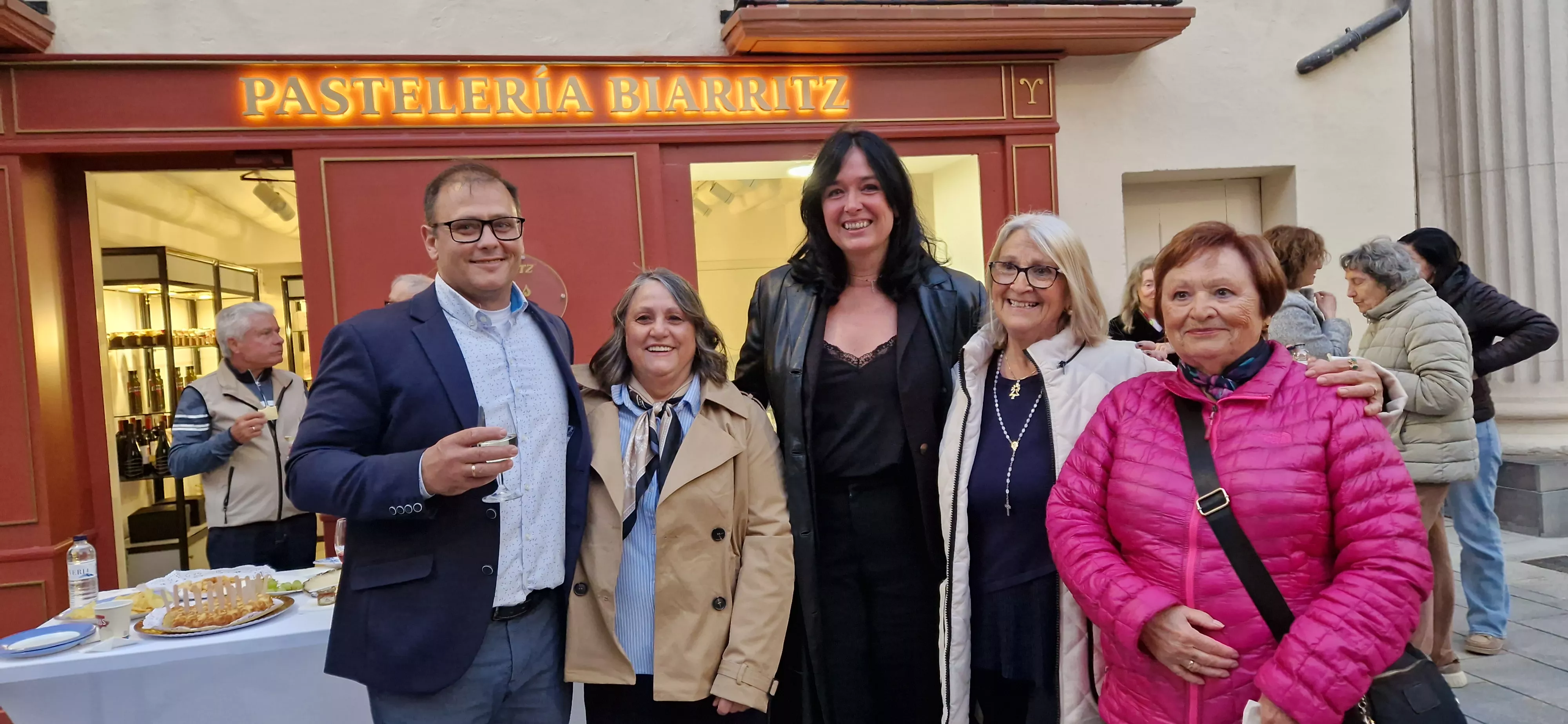 Inauguración de la pastelería Biarritz en Huesca. Fioto Myriam Martínez