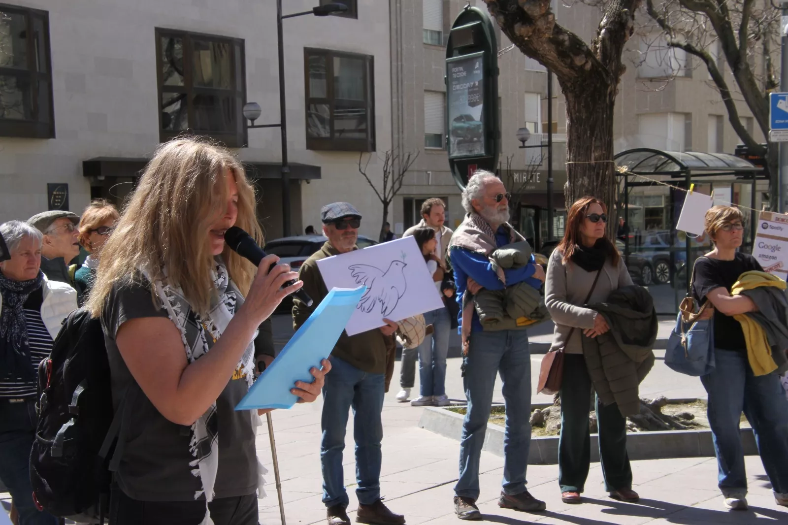 Concentración "No a la guerra" en Huesca. Foto Carlos Neofato