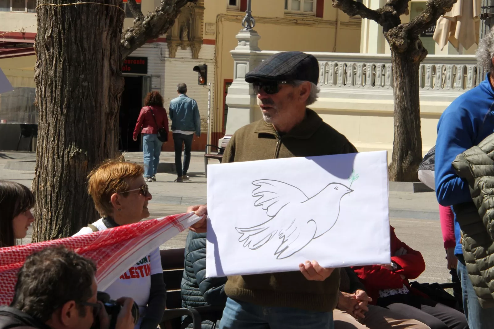 Concentración "No a la guerra" en Huesca. Foto Carlos Neofato