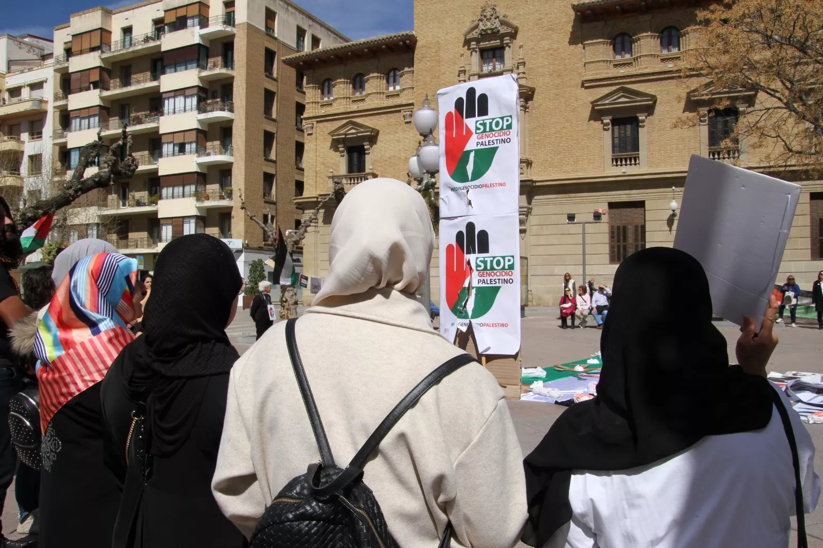 Concentración "No a la guerra" en Huesca. Foto Carlos Neofato