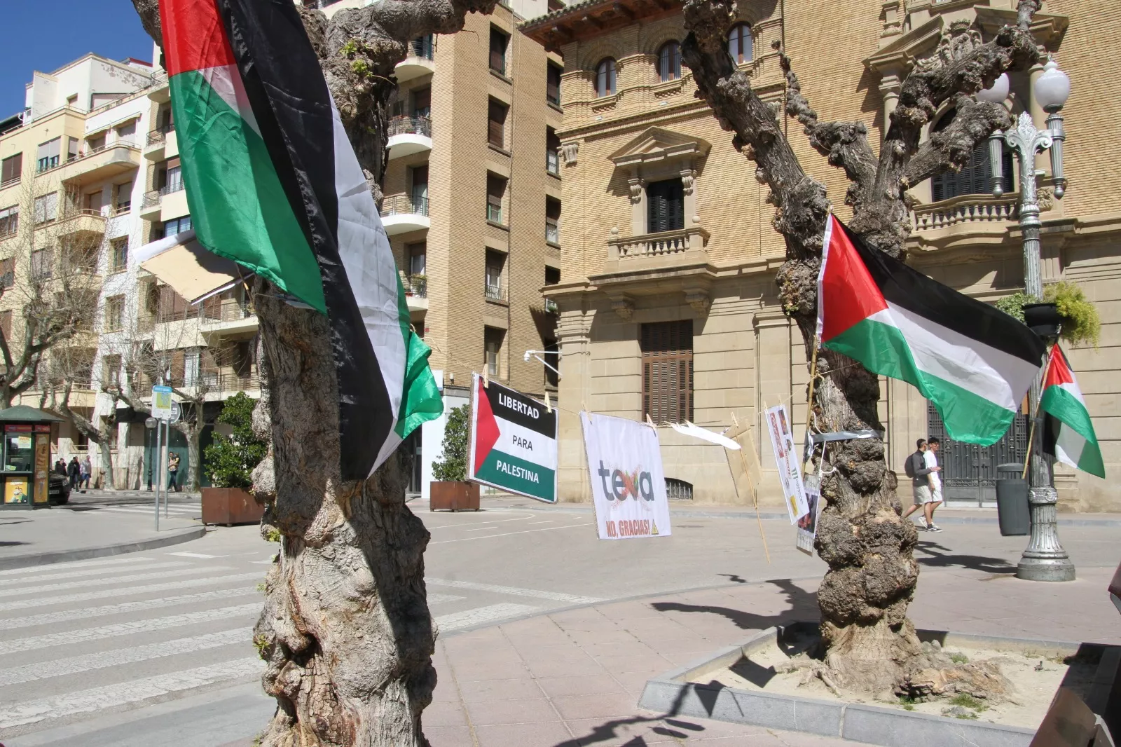 Concentración "No a la guerra" en Huesca. Foto Carlos Neofato