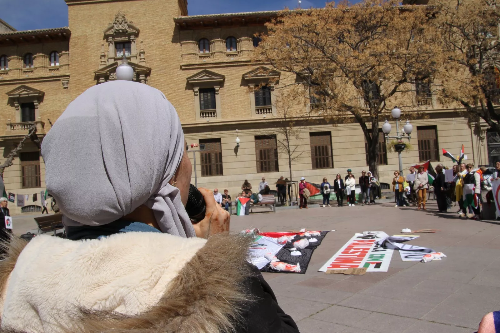 Concentración "No a la guerra" en Huesca. Foto Carlos Neofato