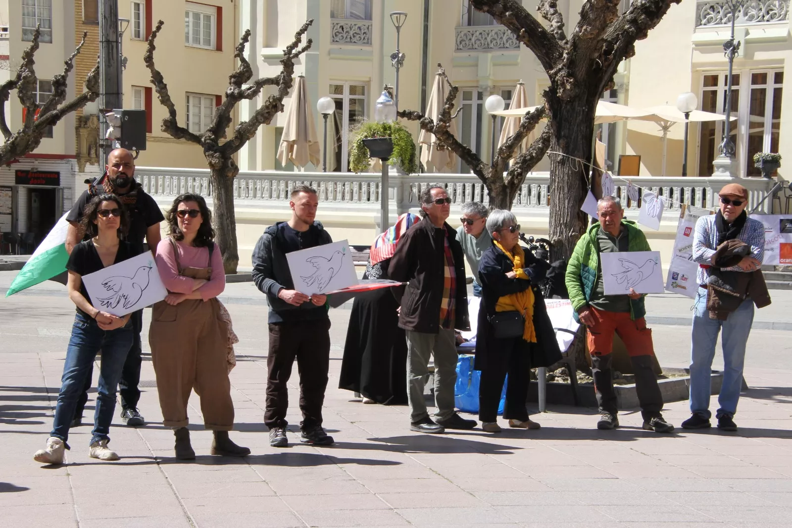 Concentración "No a la guerra" en Huesca. Foto Carlos Neofato