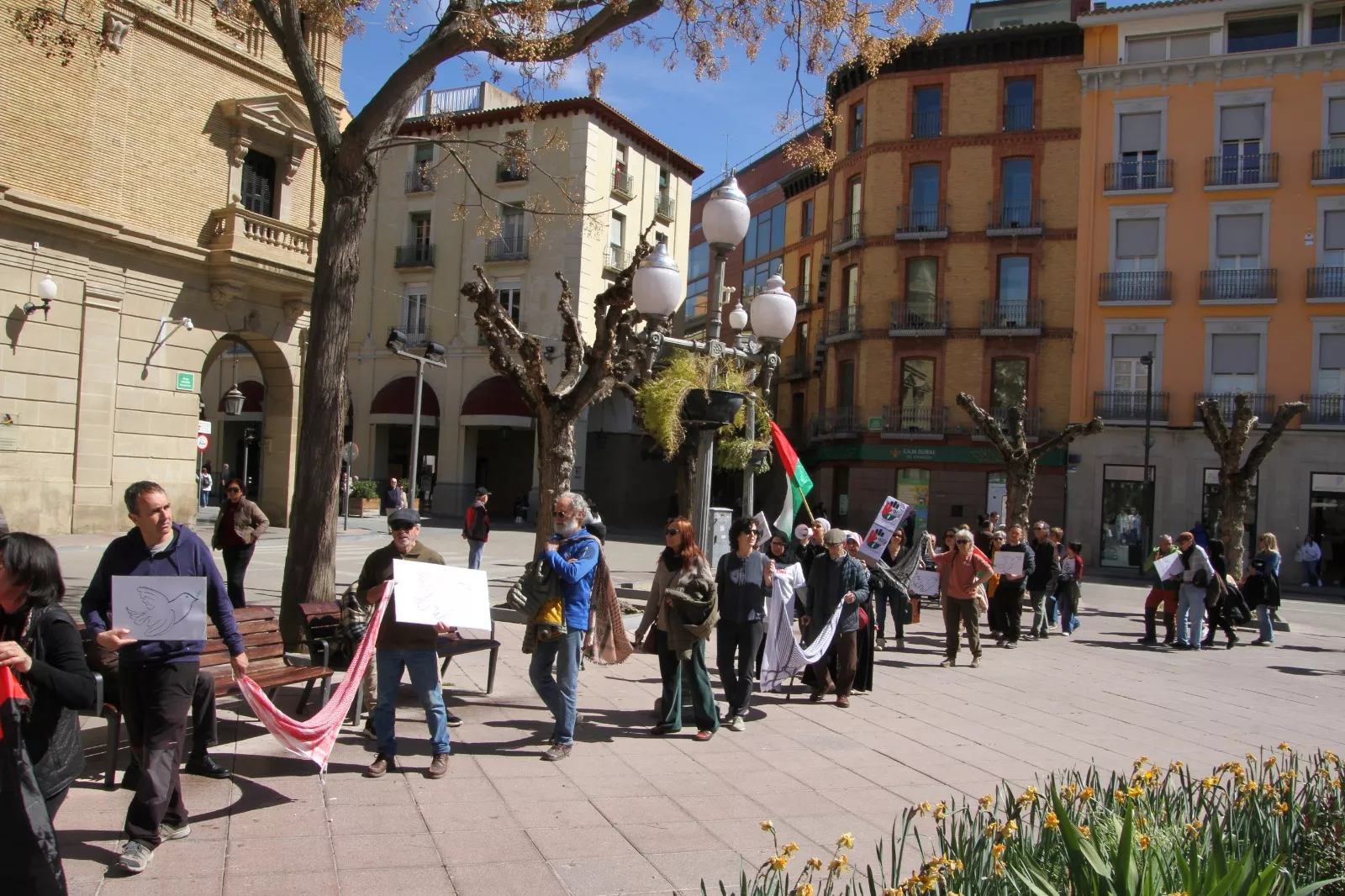 Concentración "No a la guerra" en Huesca. Foto Carlos Neofato
