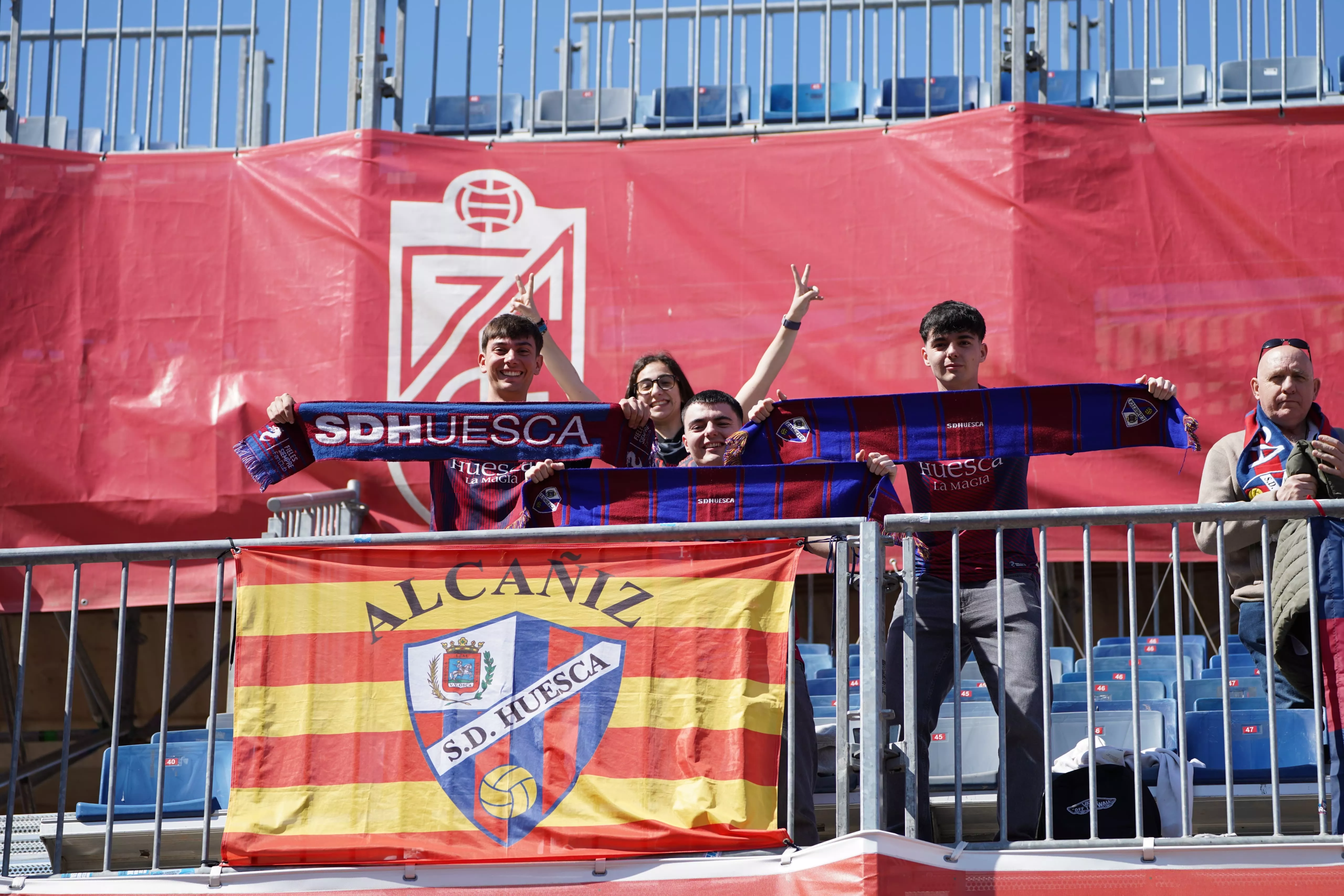 Aficionados azulgranas en Los Cármenes. Foto: Dani Vidal