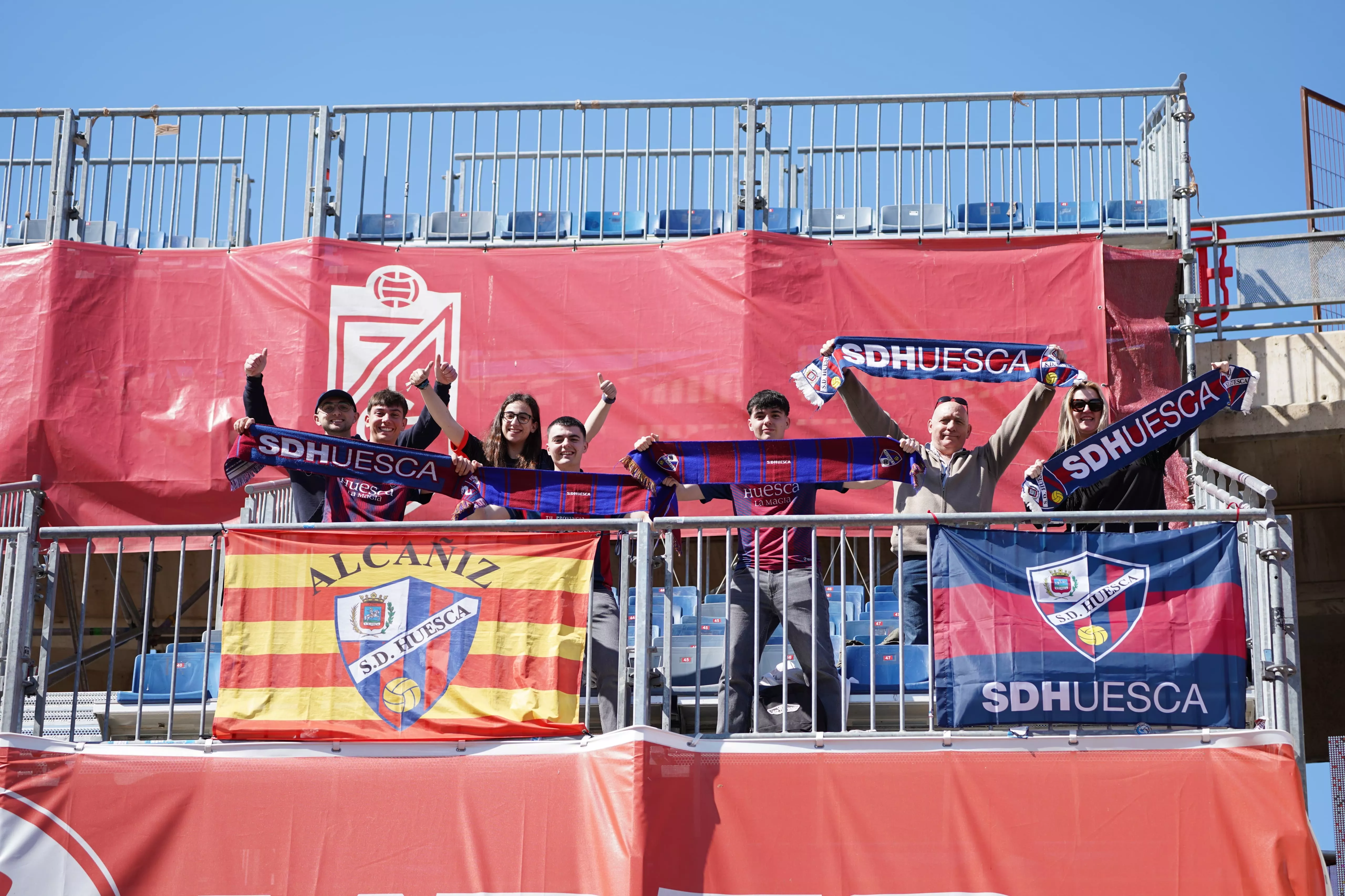 Aficionados azulgranas en Los Cármenes. Foto: Dani Vidal