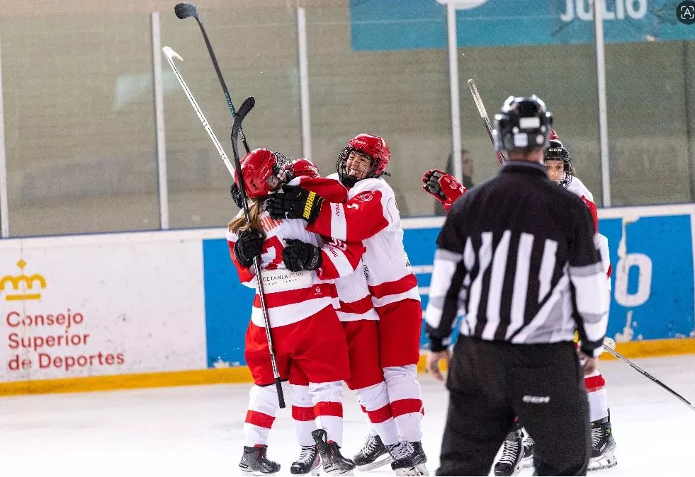 Alegría de las jaquesas en su pase a la final. Foto: Joan Reyes