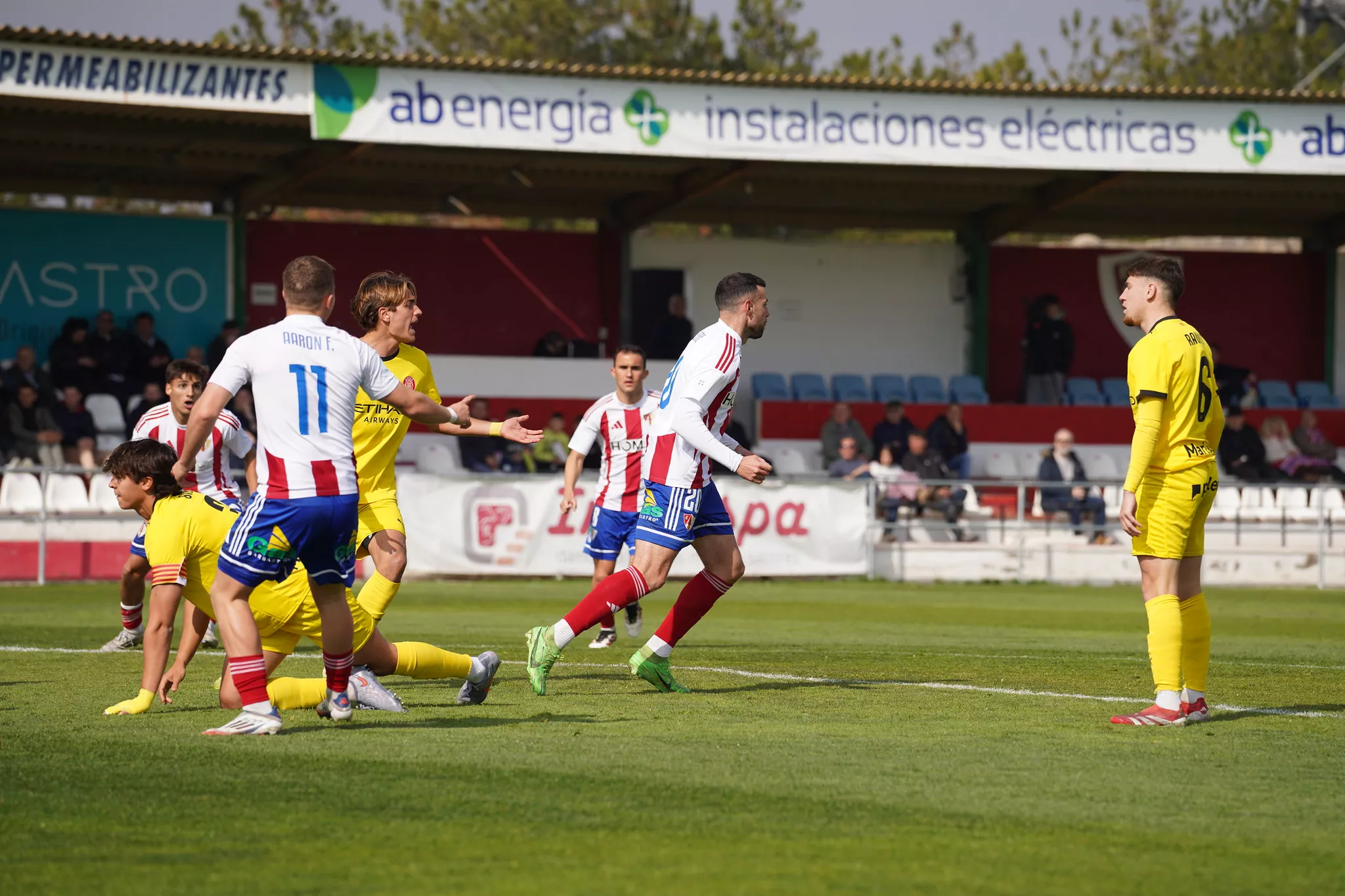 Imagen de archivo de un partido del Barbastro de esta temporada. Foto: Dani Vidal