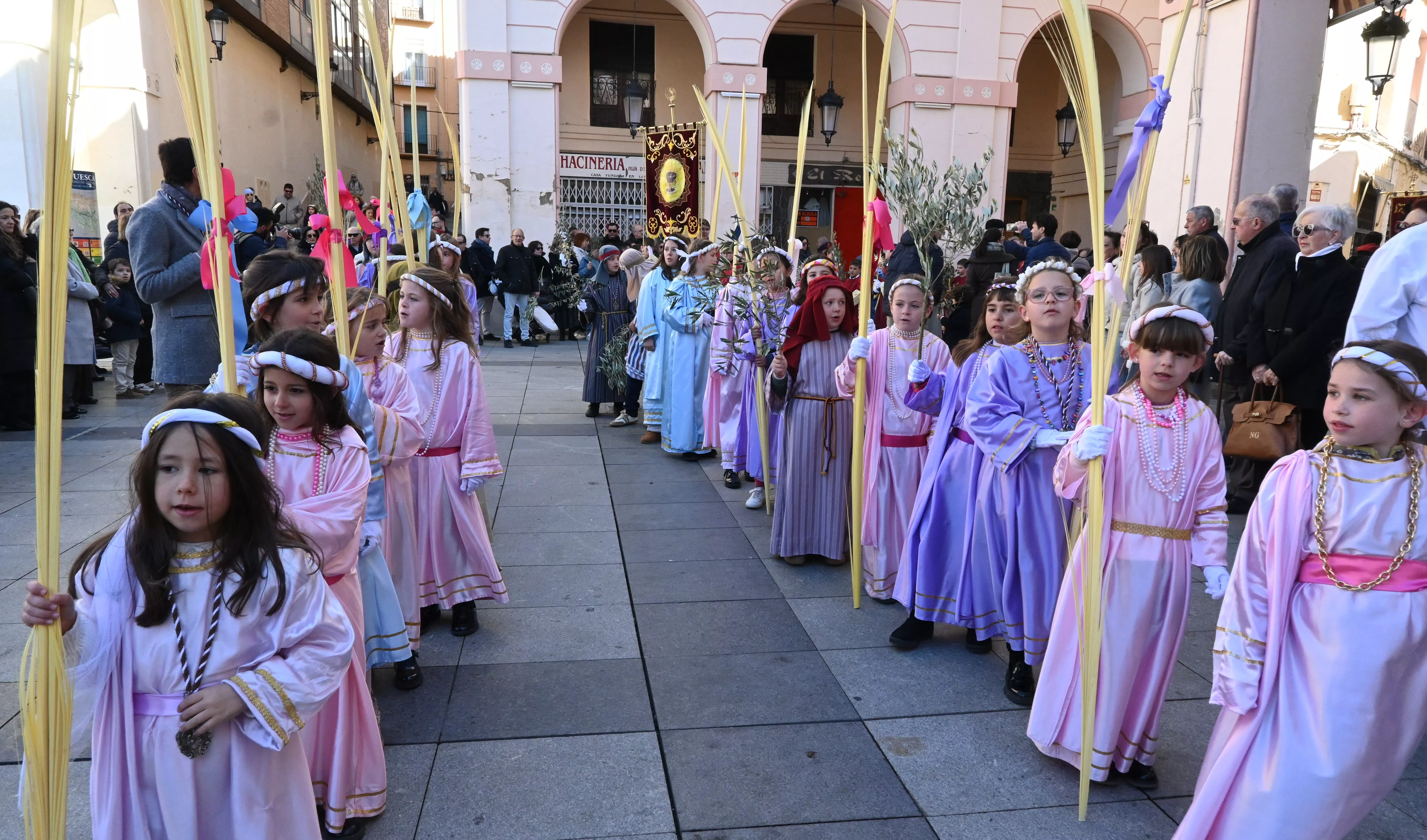 Procesión de la Entrada de Jesús en Jerusalén en Huesca. Foto Carlos Jalle