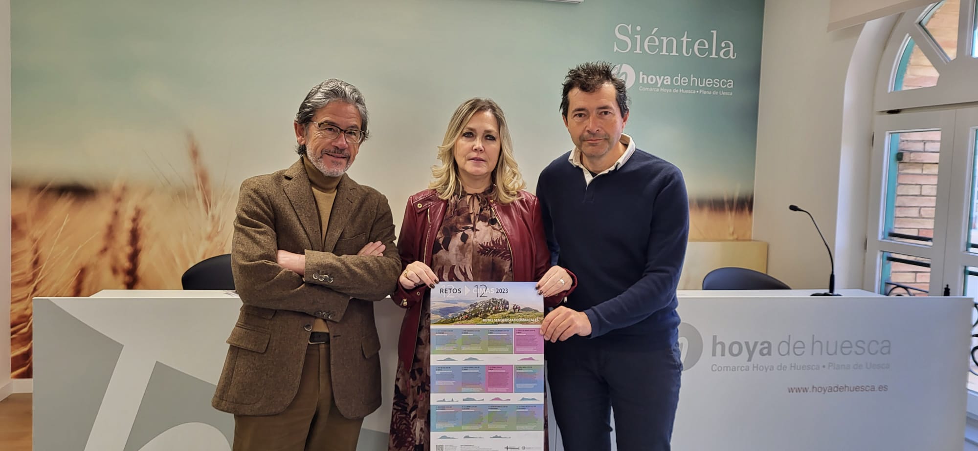 Antonio Rico, Beatriz Calvo y Javier Cruchaga en la presentación del "12 retos. 12 cimas".