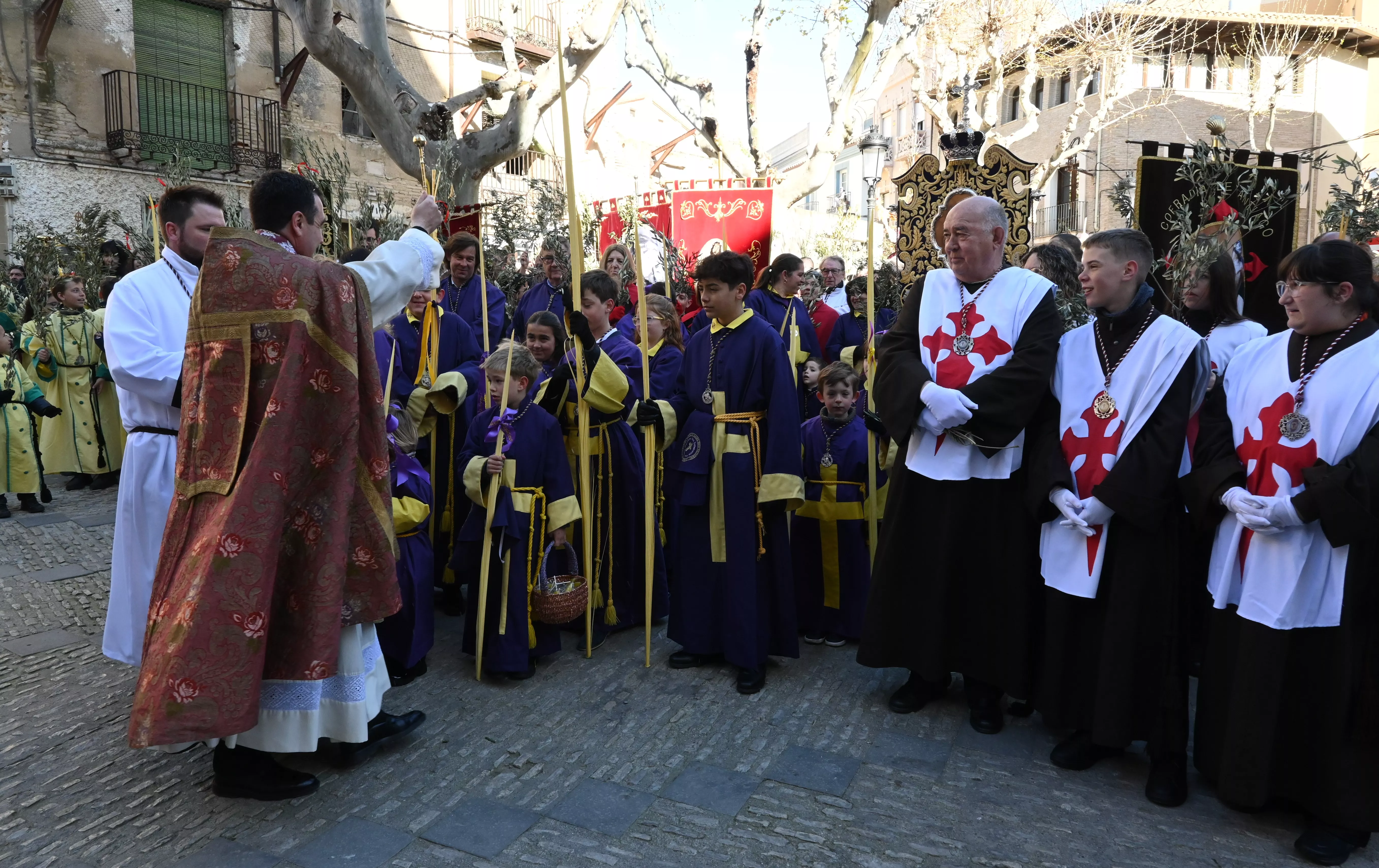 Huesca aclama con palmas y gozo la entrada de Jesús en Jerusalén en un multitudinario Domingo de Ramos. Foto Carlos Jalle