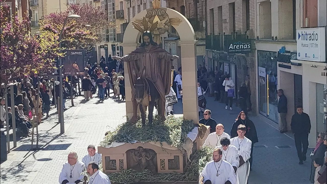 Multitudinaria procesión del Domingo de Ramos e Huesca