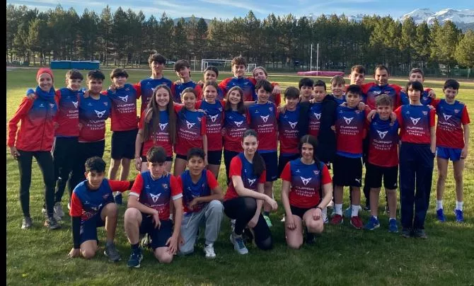 Grupo de atletas de GMS en el control de Sabiñánigo