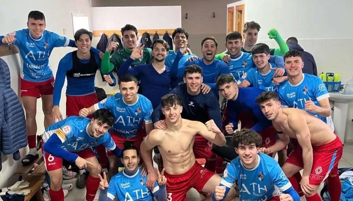 El Binéfar se alía con el viento y asalta Jumaya (1-2)