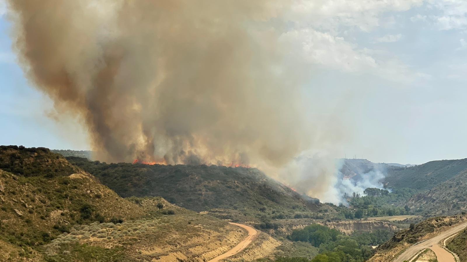 Fuego en Loporzano hoy, con agricultores como voluntarios para sofocarlo.
