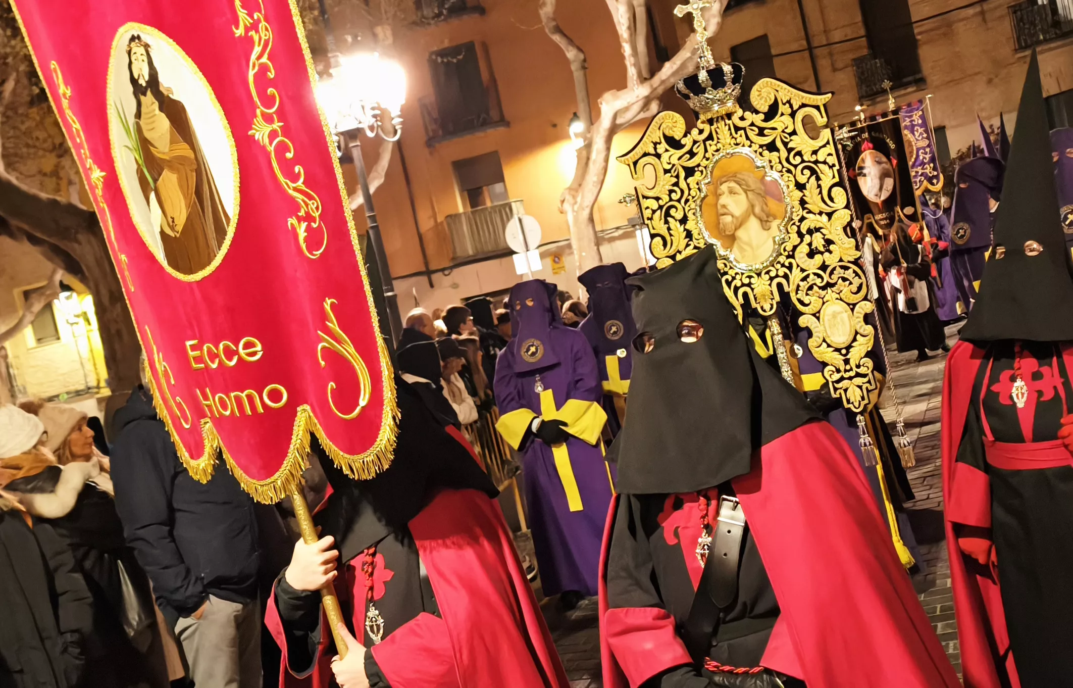 Procesión del Santo Cristo de los Gitanos de Huesca. Foto María José Sampietro