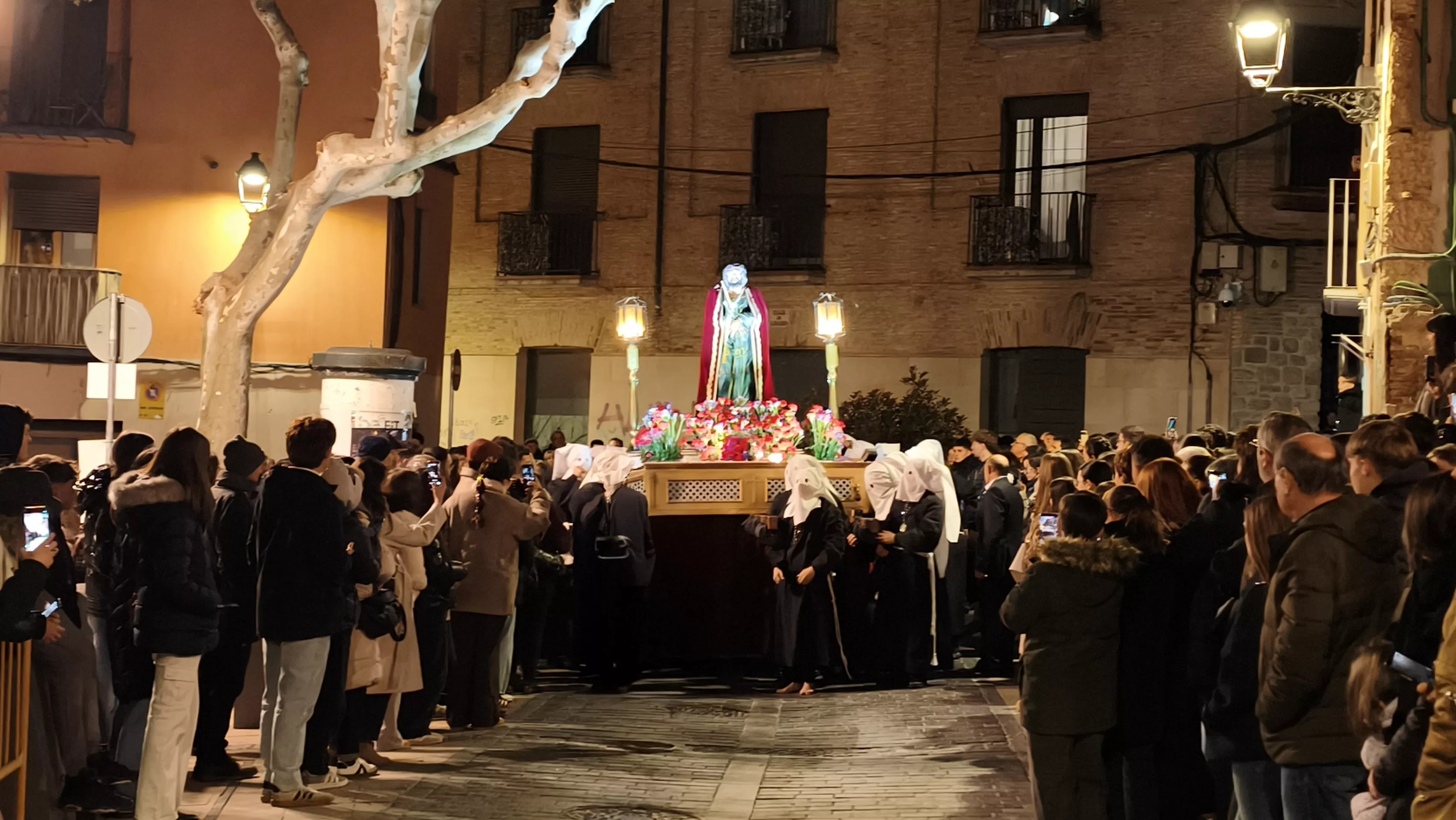 Procesión del Santo Cristo de los Gitanos de Huesca. Foto María José Sampietro