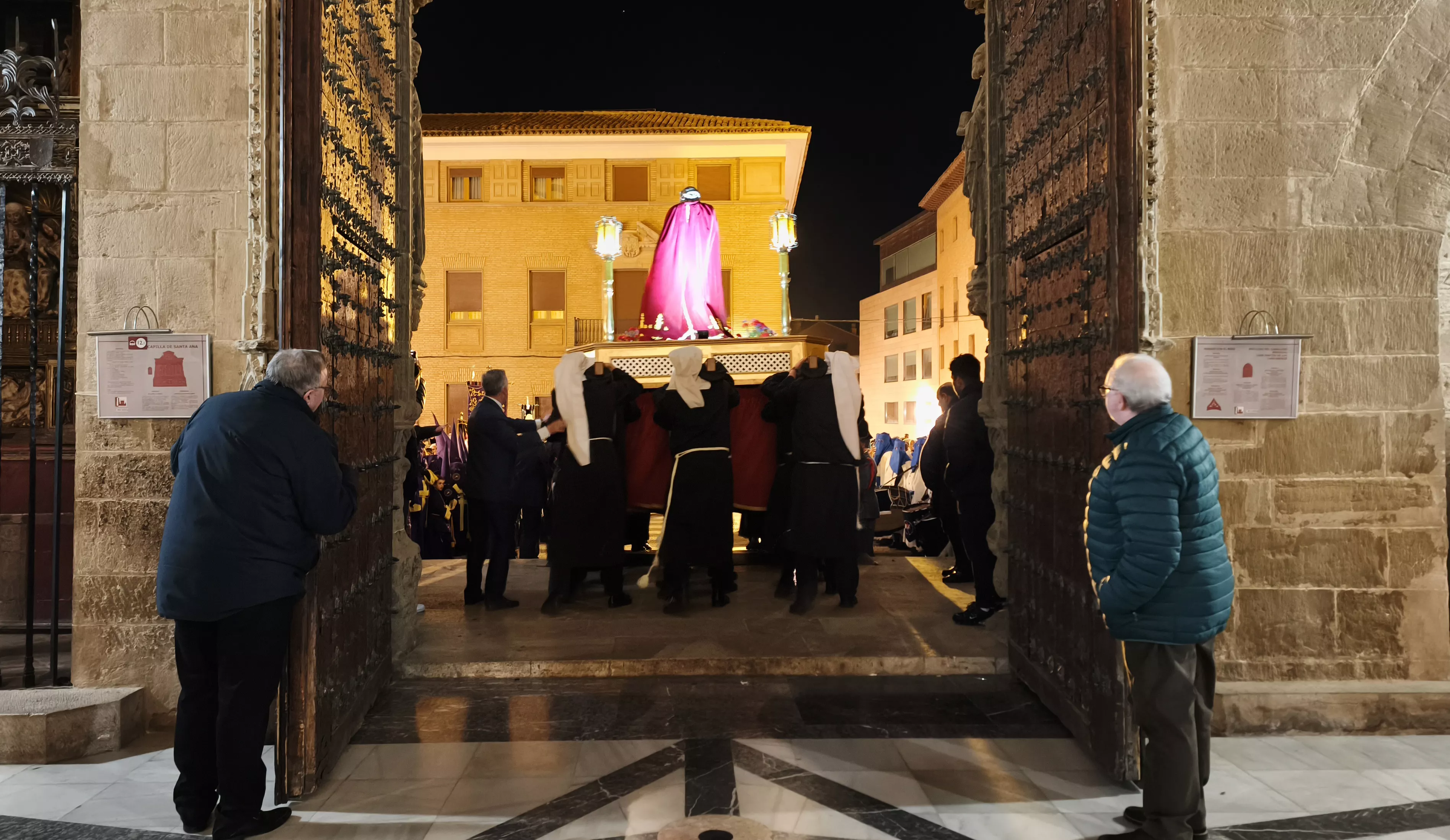 Procesión del Santo Cristo de los Gitanos de Huesca. Foto María José Sampietro