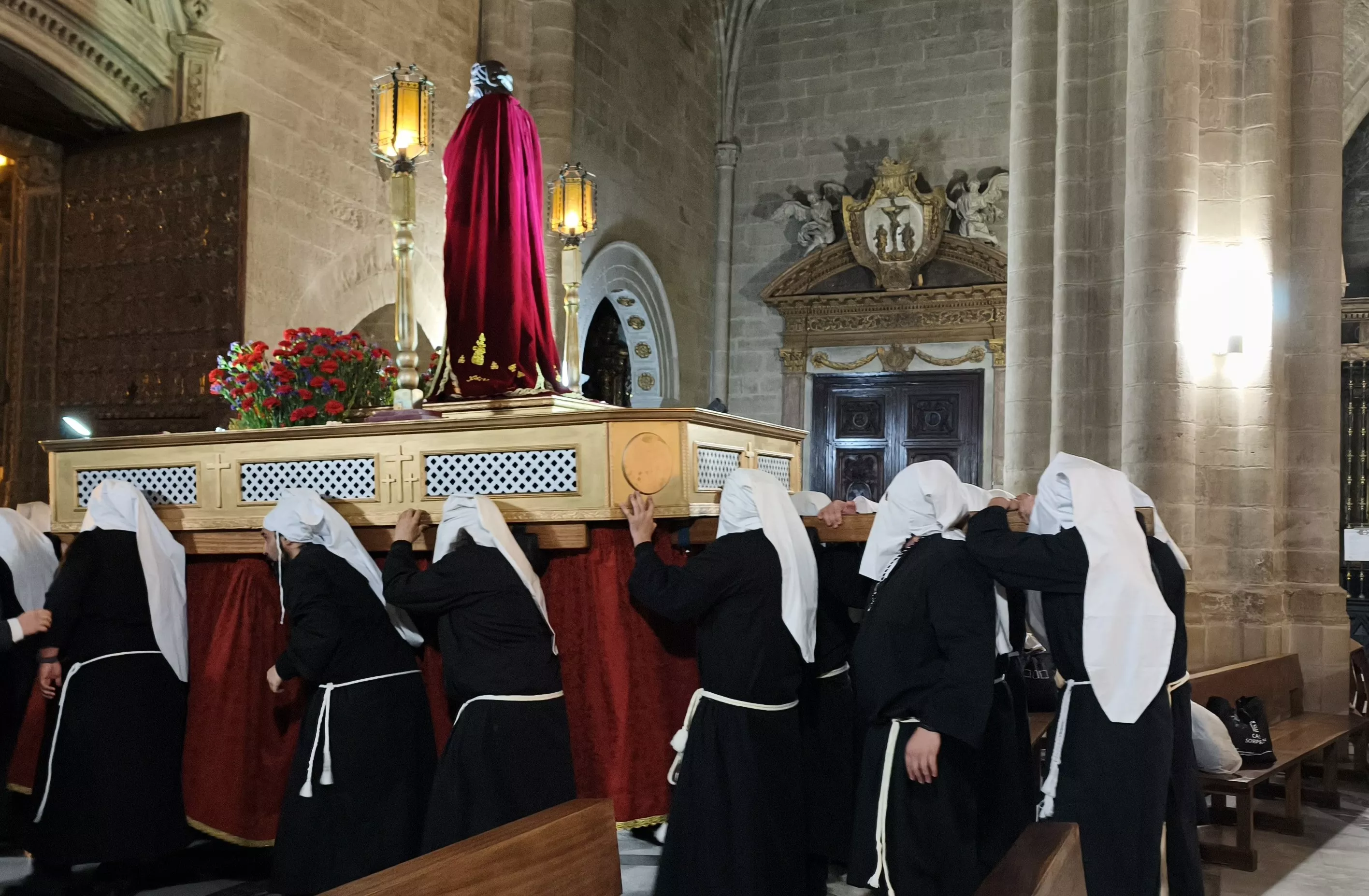 Procesión del Santo Cristo de los Gitanos de Huesca. Foto María José Sampietro
