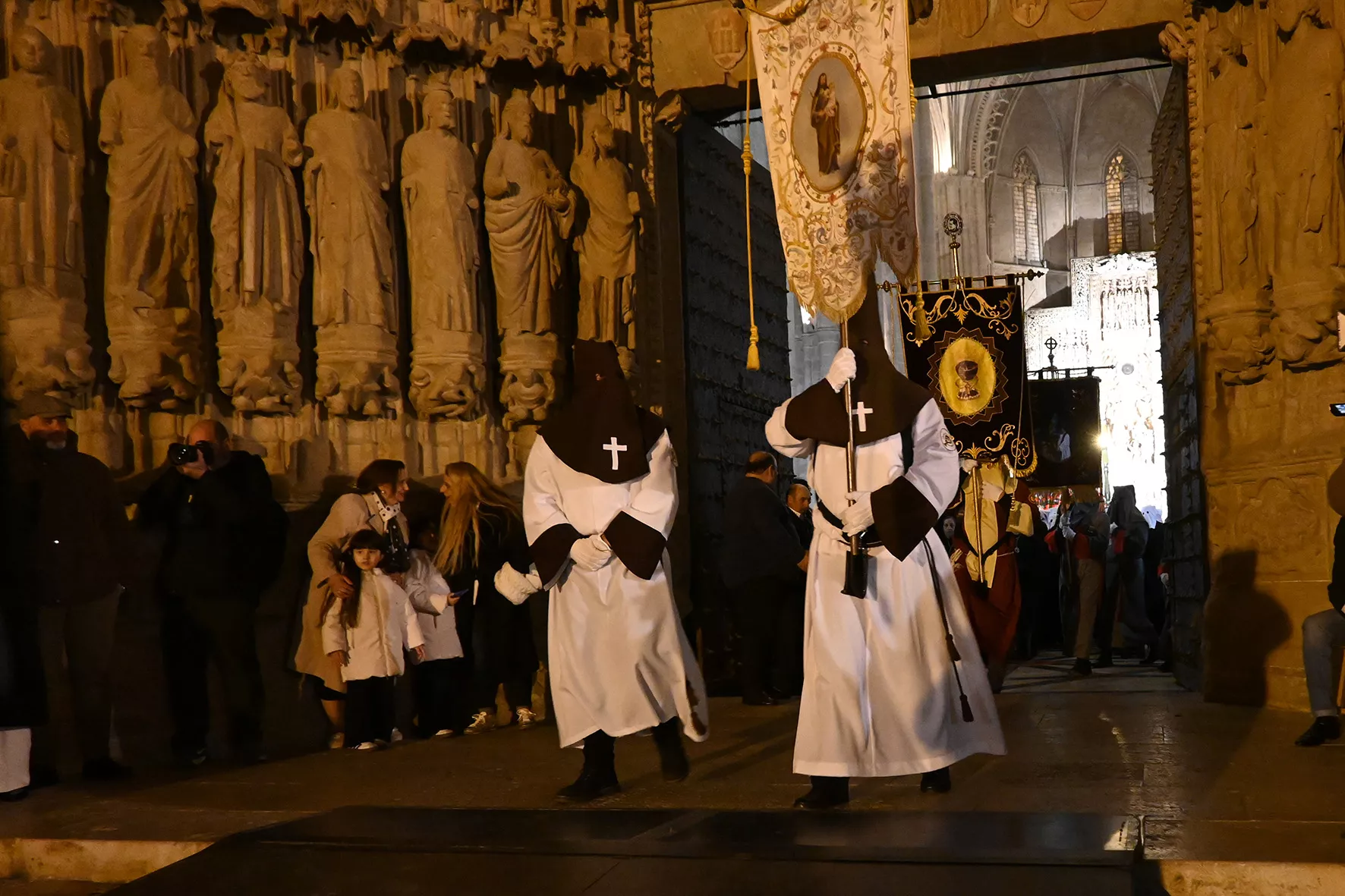 Procesión del Santo Cristo de los Gitanos de Huesca. Foto Carlos Jalle