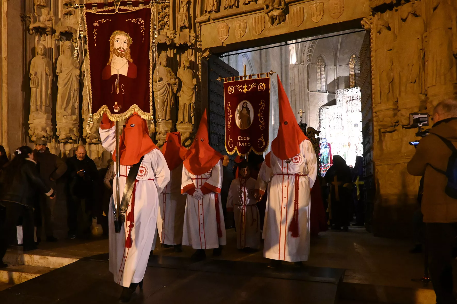 Procesión del Santo Cristo de los Gitanos de Huesca. Foto Carlos Jalle