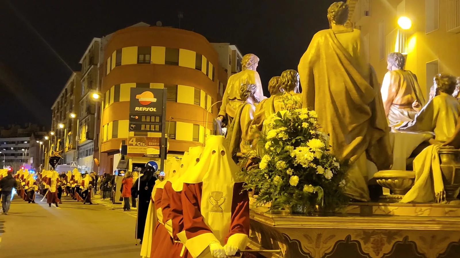 Procesión de la Cofradía Salesiana del Santo Cáliz. 