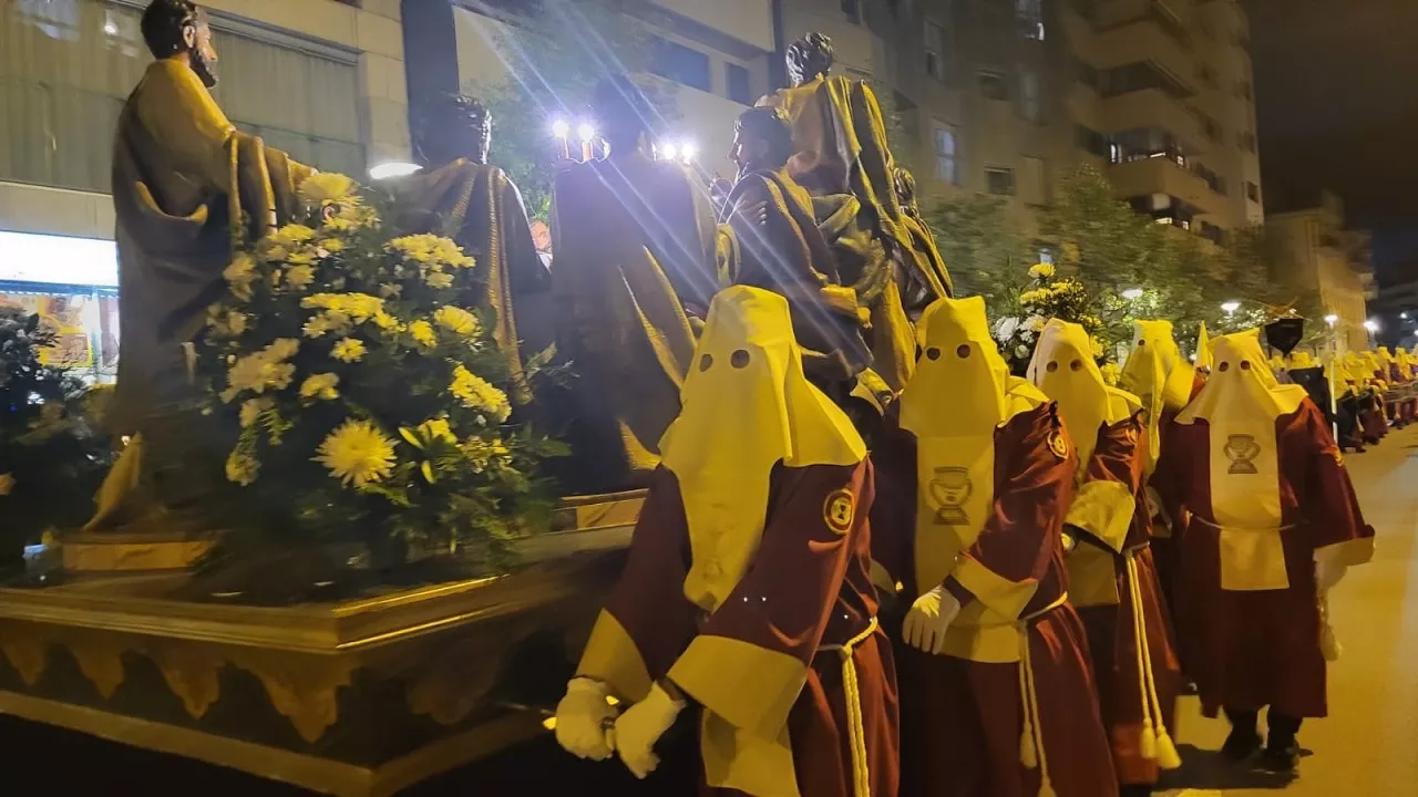 La Cofradía Salesiana del Santo Cáliz pone a Huesca a la mesa del Cenáculo