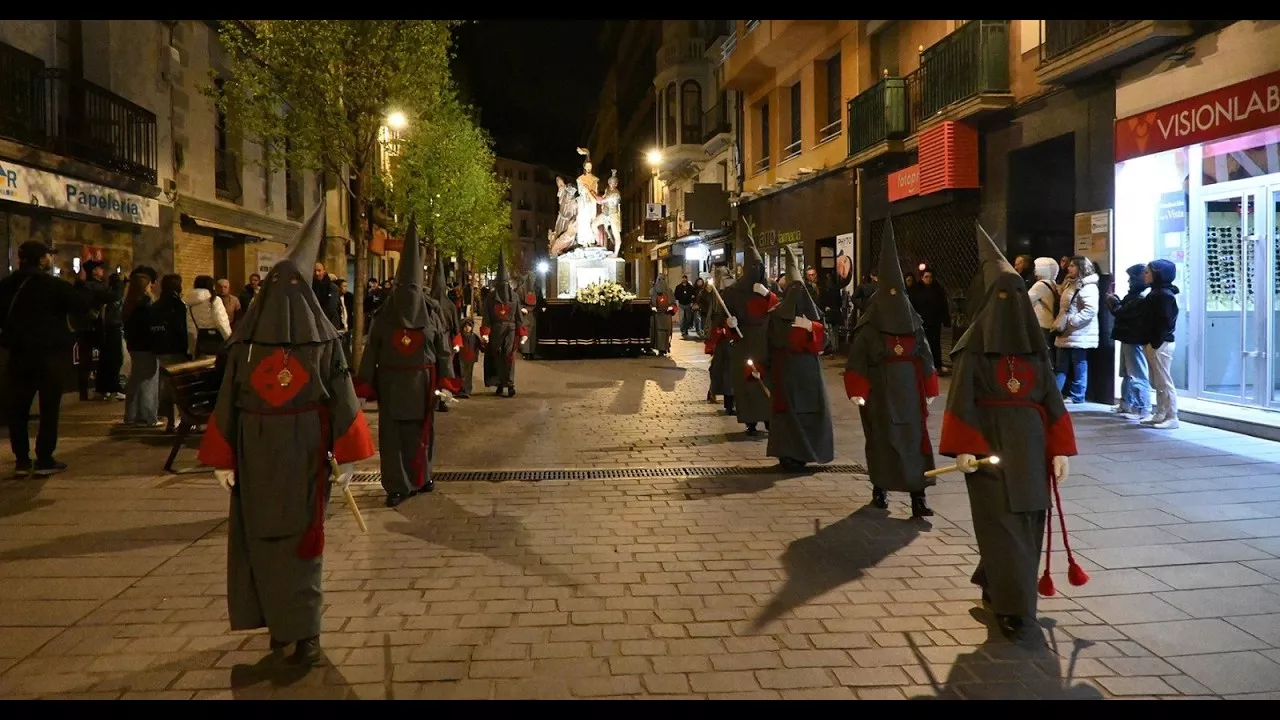 La Procesión del Prendimiento desfila en medio de la noche de Lunes Santo