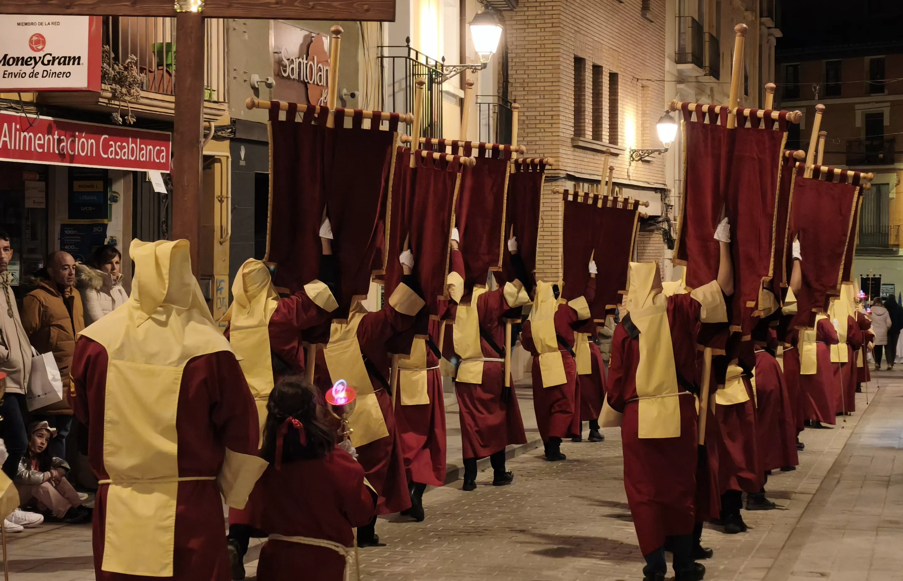 Procesión del Cenáculo de la Cofradía Salesiana del Santo Cáliz. Foto María José Sampietro