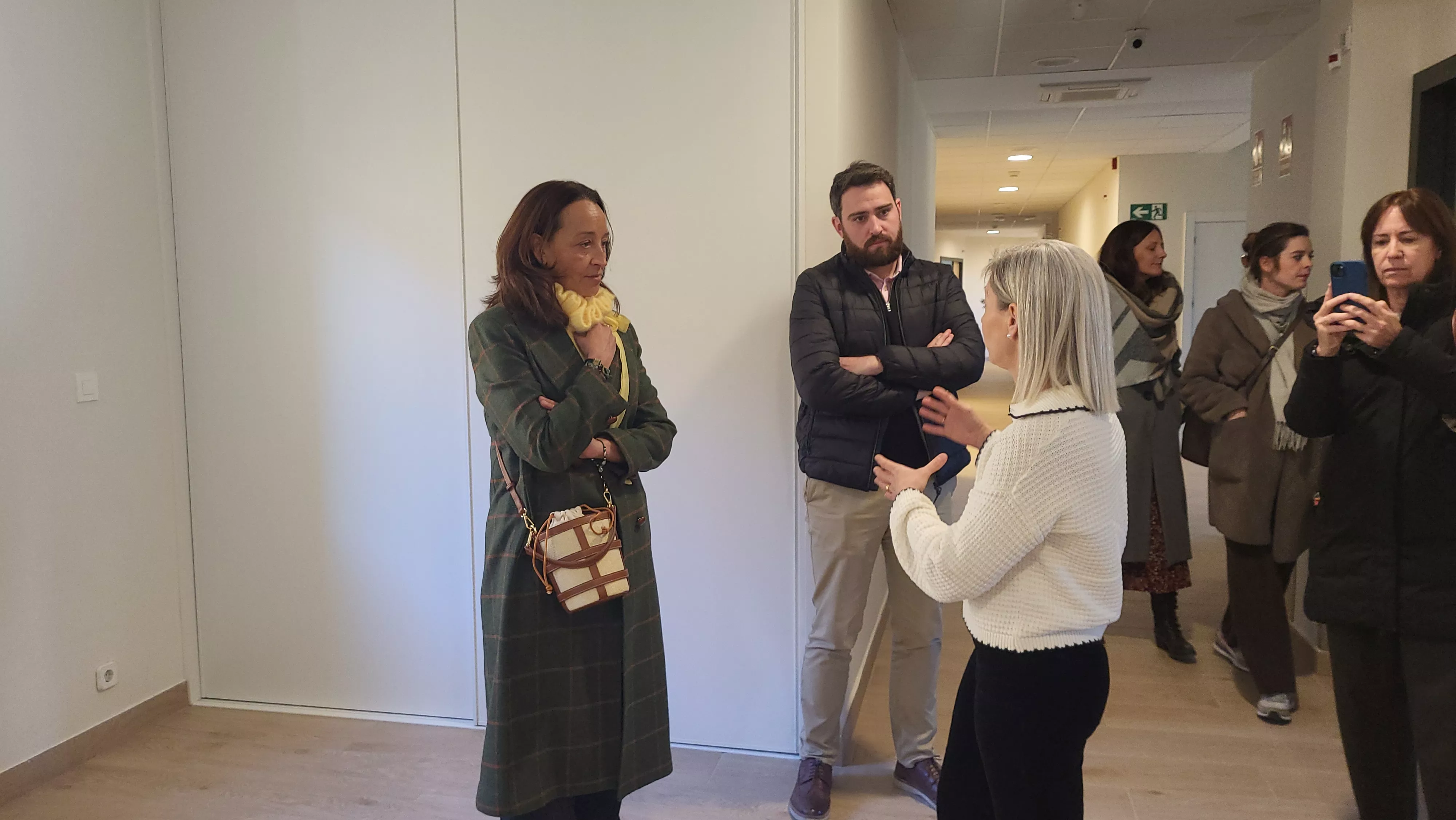 Visita a la nueva unidad de convivencia de la Residencia Sagrada Familia. Foto Mercedes Manterola
