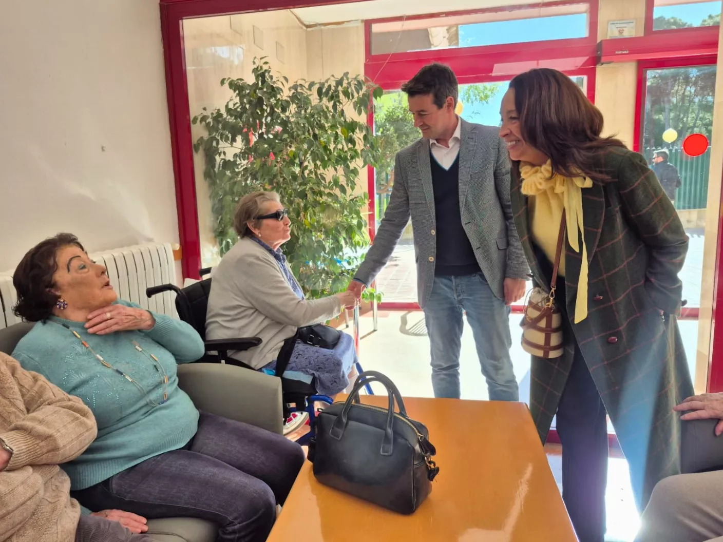 Visita a la nueva unidad de convivencia de la Residencia Sagrada Familia. 